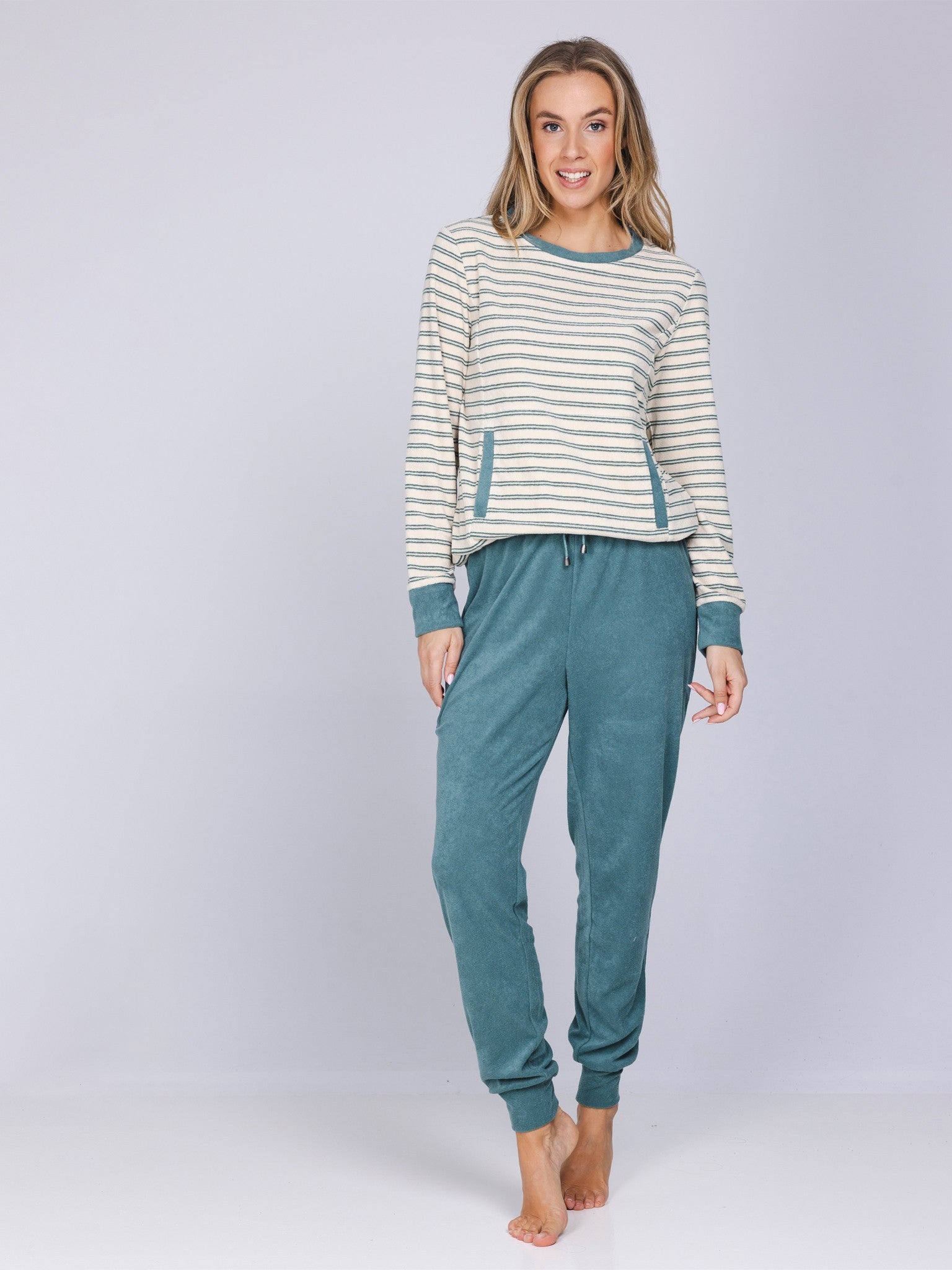 pastunette-nordic-leaf-pyjama-creme-gr-n-frottee image 3