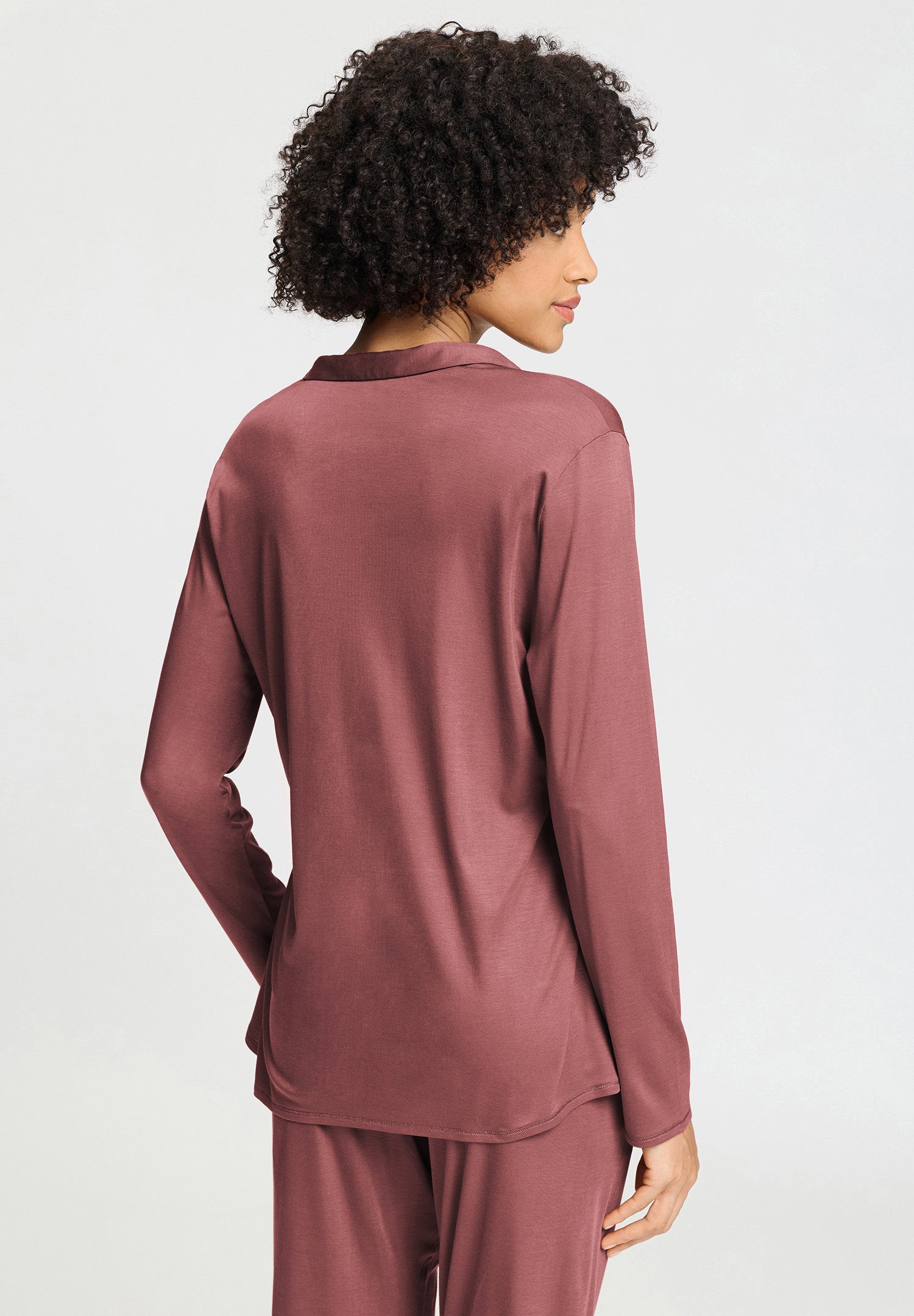 hanro-grand-central-langarm-shirt-apple-butter-modal-seide image 4