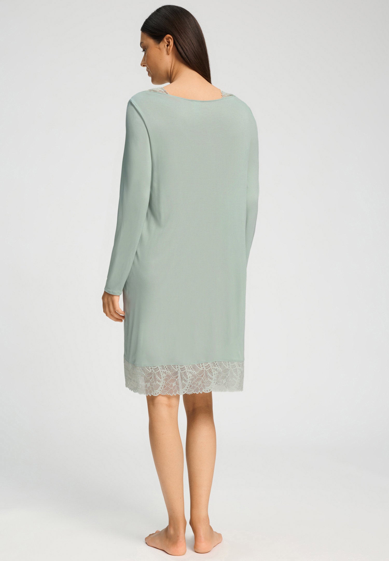 hanro-azelia-nachthemd-langarm-mystic-breeze-spitze-100cm image 4