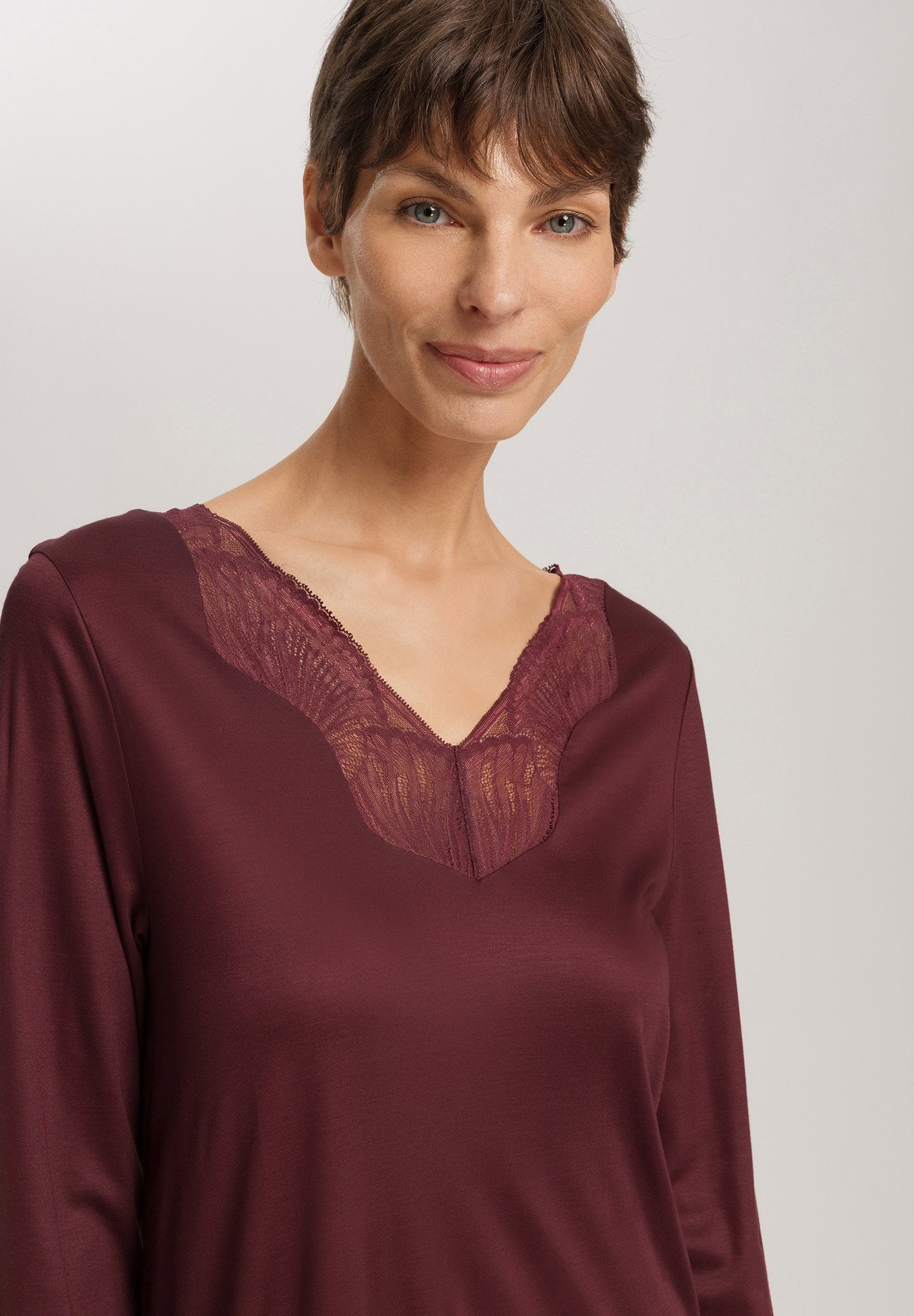 hanro-lilith-nachthemd-langarm-vivid-brown-spitze-tencel image 6
