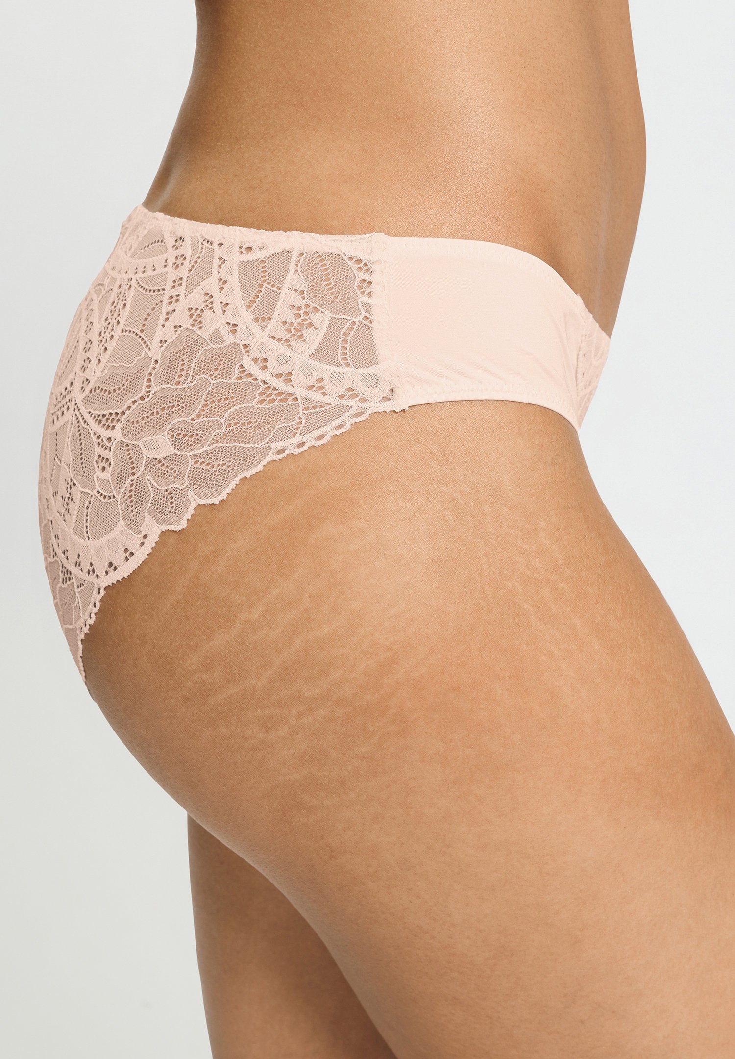 hanro-azelia-mini-slip-creamy-glass-viskose-spitze image 6