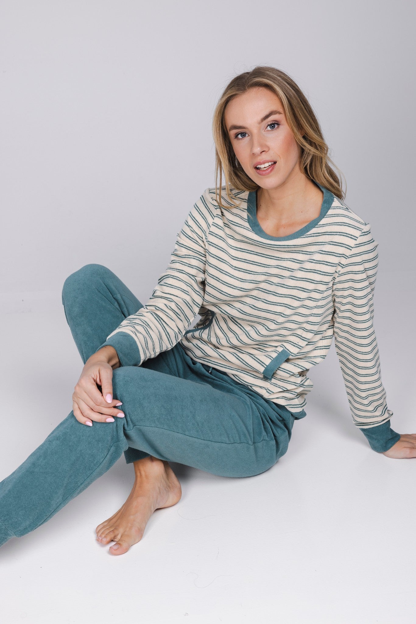 pastunette-nordic-leaf-pyjama-creme-gr-n-frottee image 2