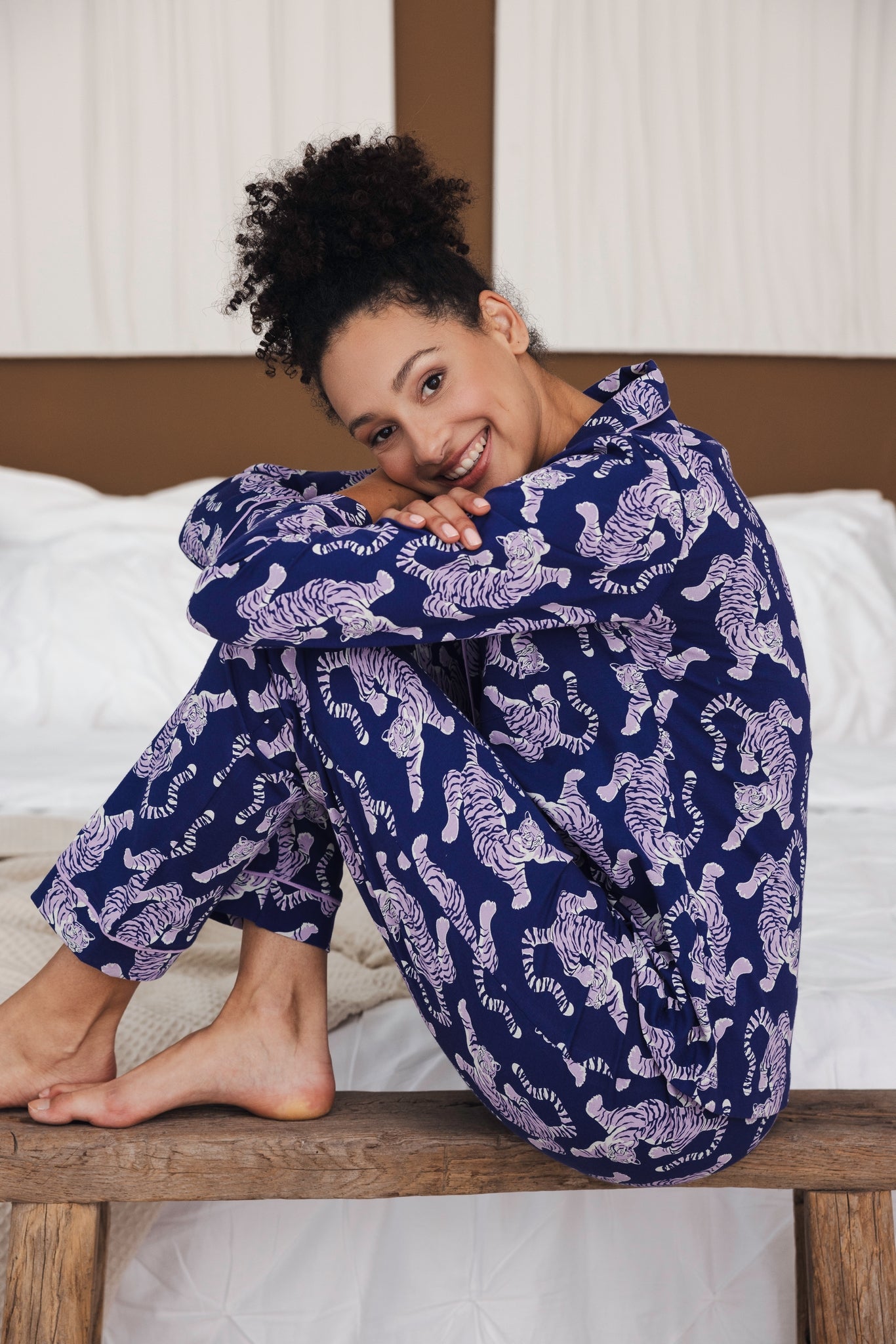 rebelle-tiger-star-pyjama-lila-bio-baumwolle-knopf image 6