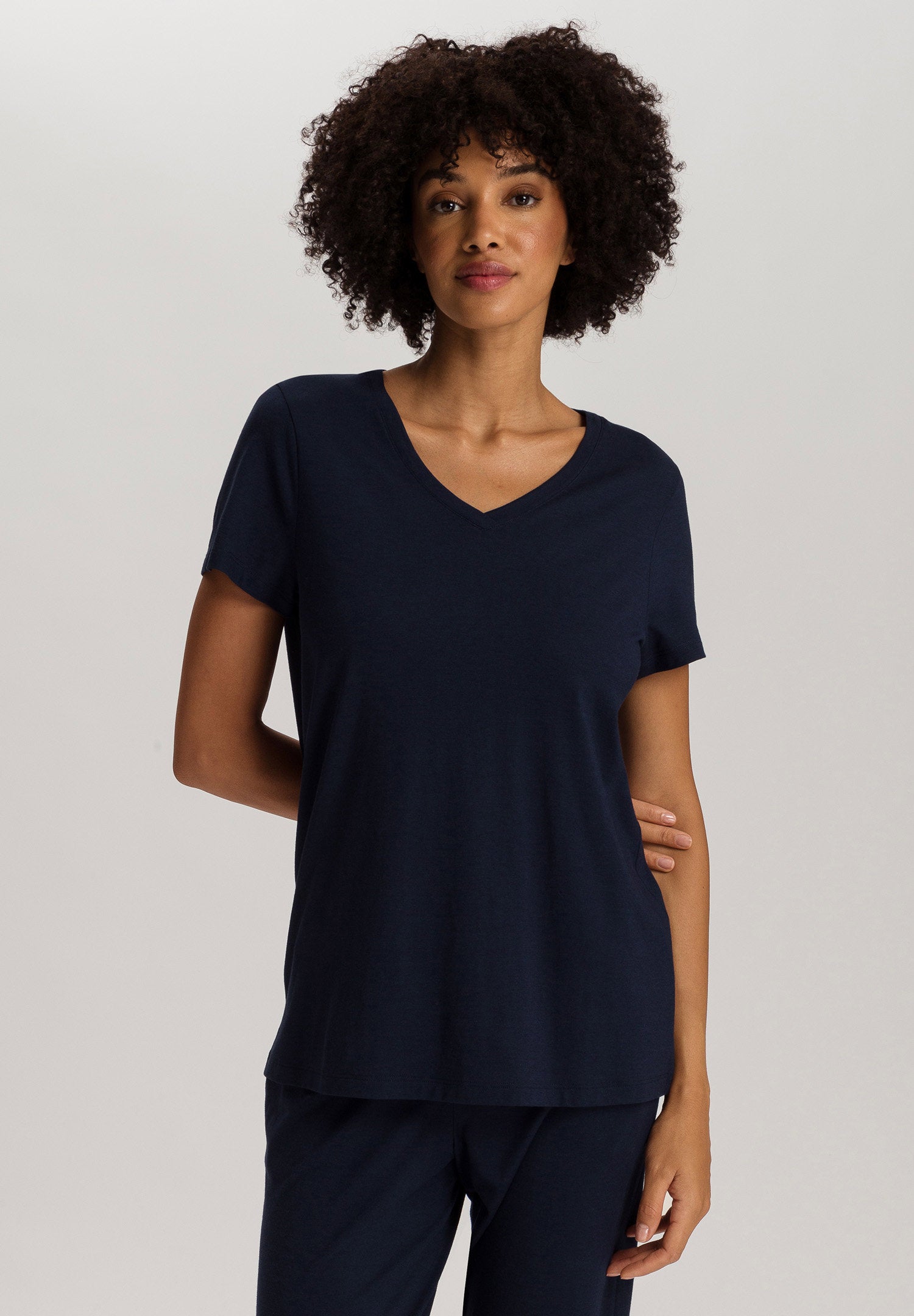 hanro-sleep-lounge-s-slv-shirt-damen-deep-navy-tencel image 2