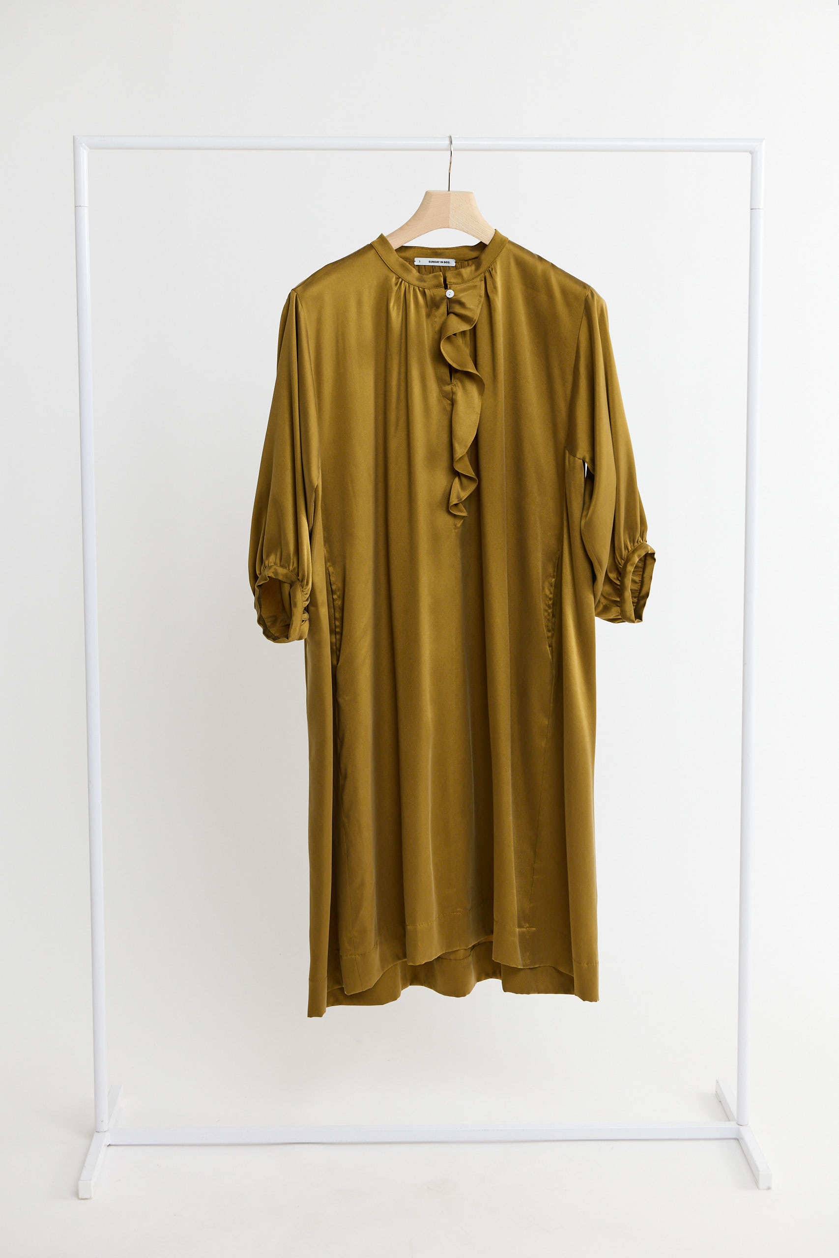 sunday-in-bed-noemi-seidenkleid-r-schen-seidensatin image 1