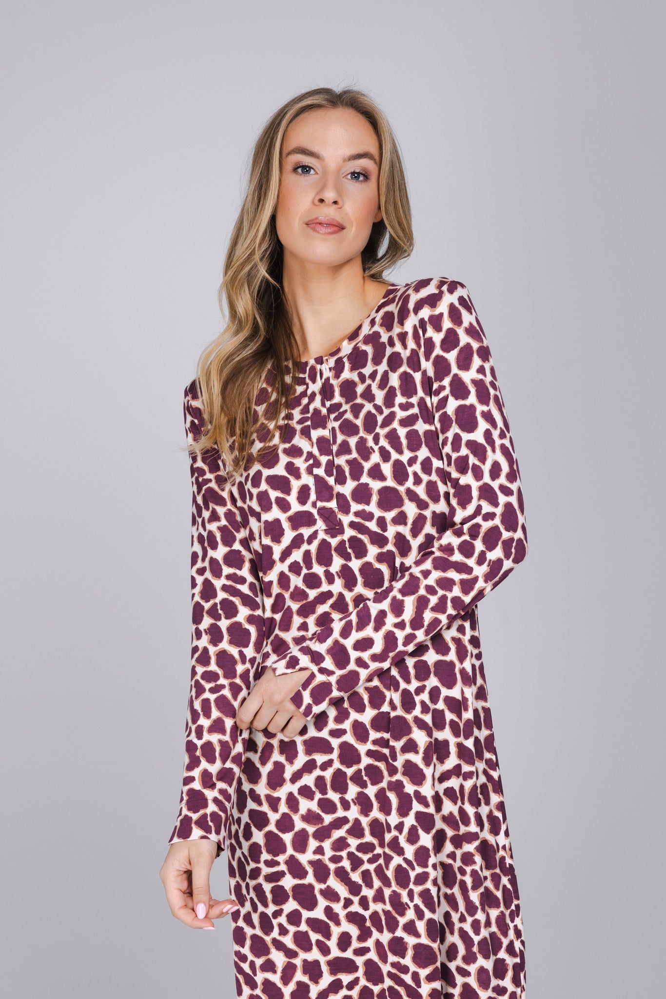 pastunette-premium-satin-wild-nachthemd-lila-animalprint-modal image 2