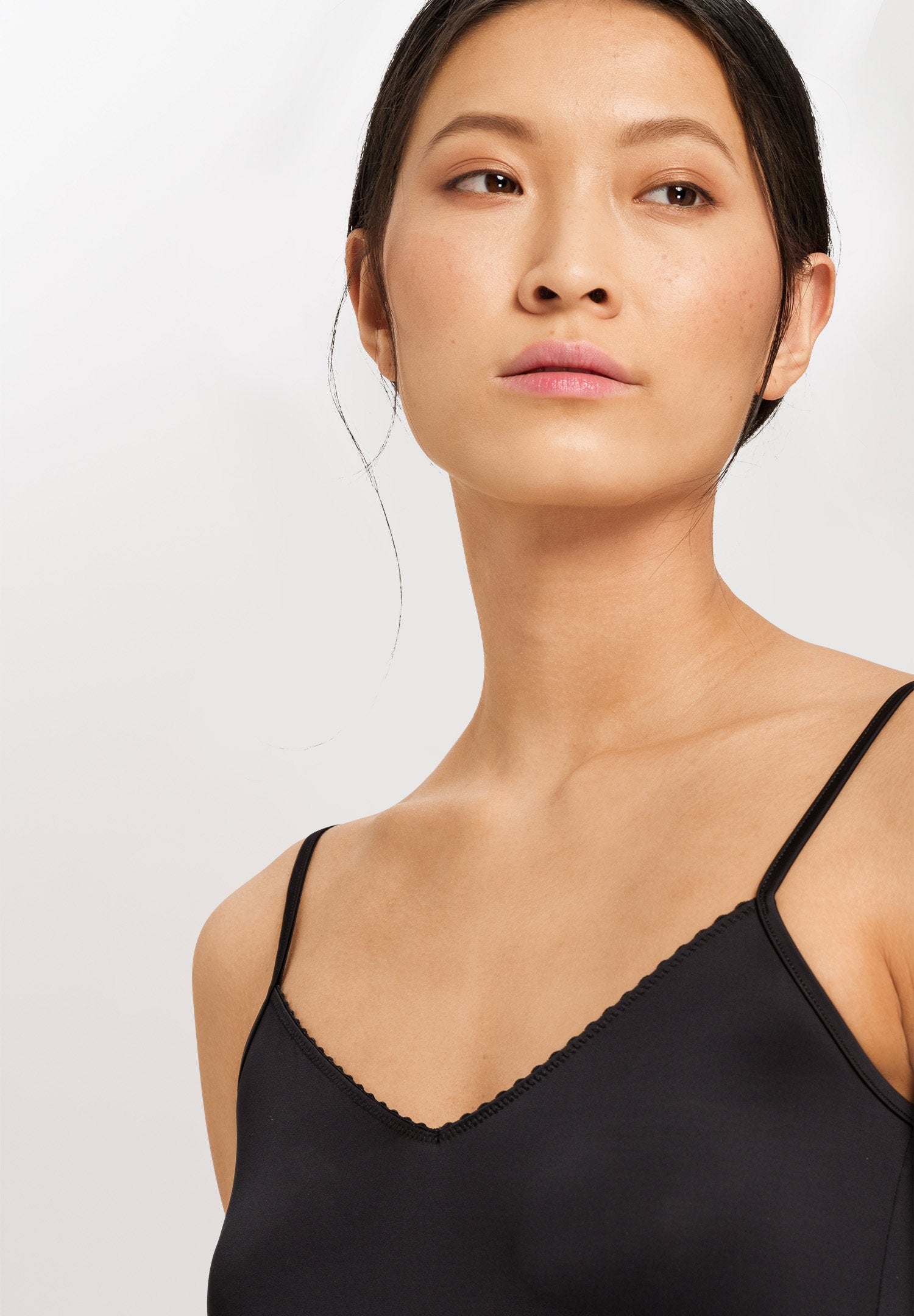 hanro-satin-deluxe-spaghettitop-071063-top-schwarz-viskose image 6