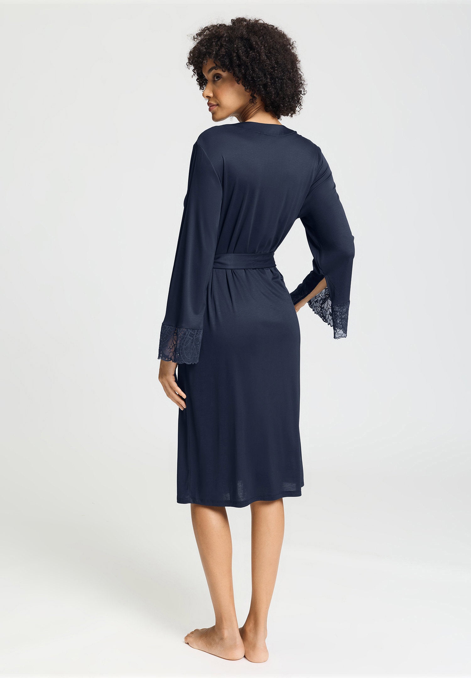 hanro-azelia-nw-robe-110cm-morgenmantel-deep-navy-spitze image 4