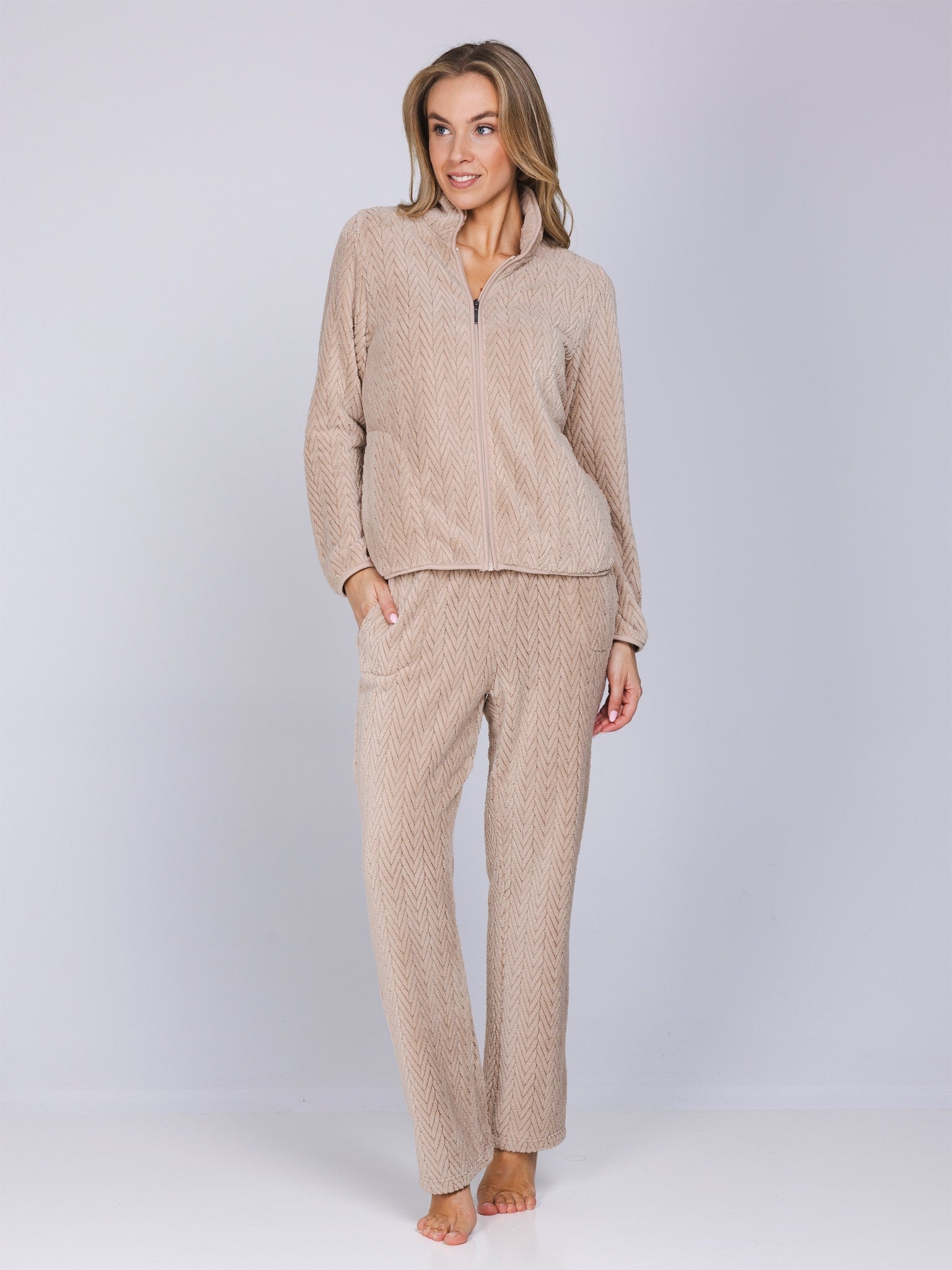 pastunette-mirage-hausanzug-beige-fleece-mit-rei-verschluss image 4