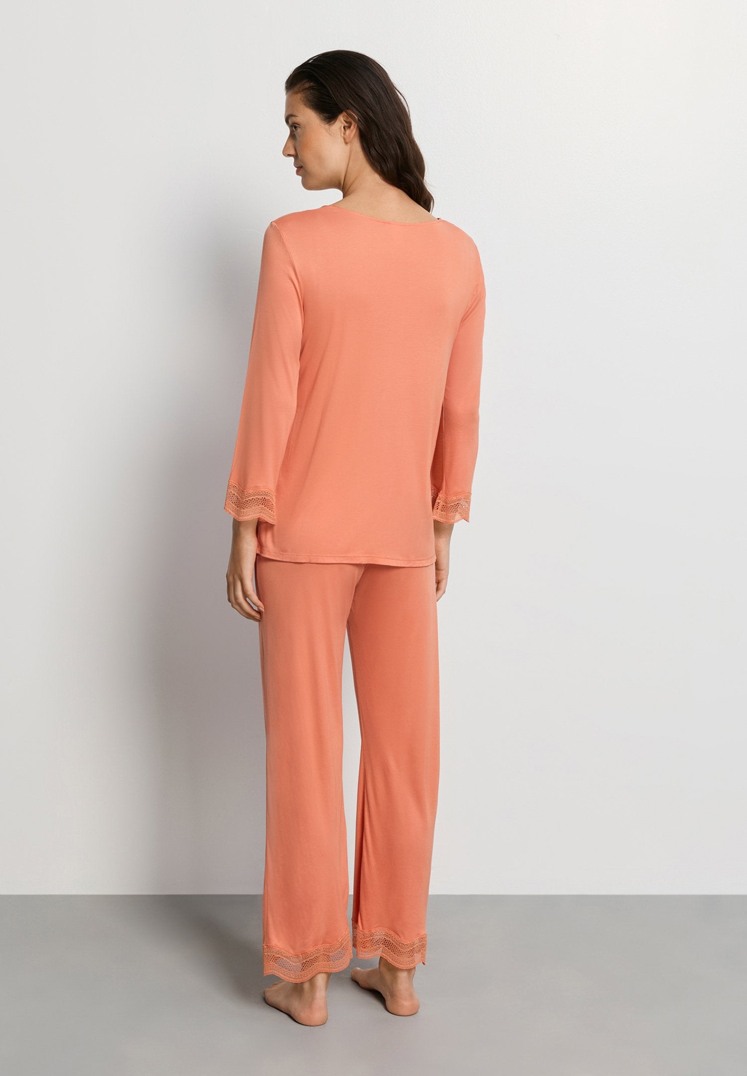 hanro-cira-pyjama-074743-damen-set-light-carnelian-tencel-spitze image 4