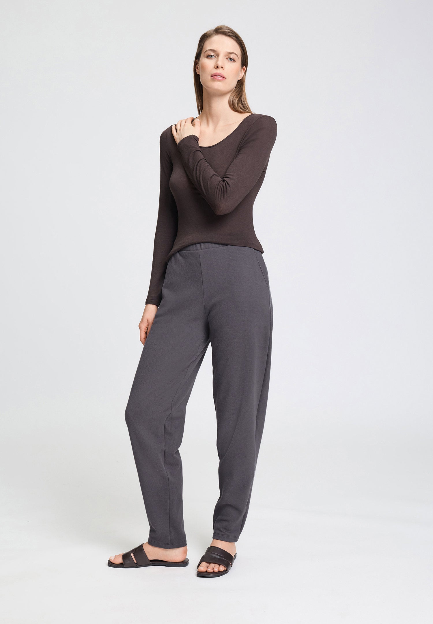 hanro-easy-wear-lounge-hose-lang-dunkelbraun-damen image 5