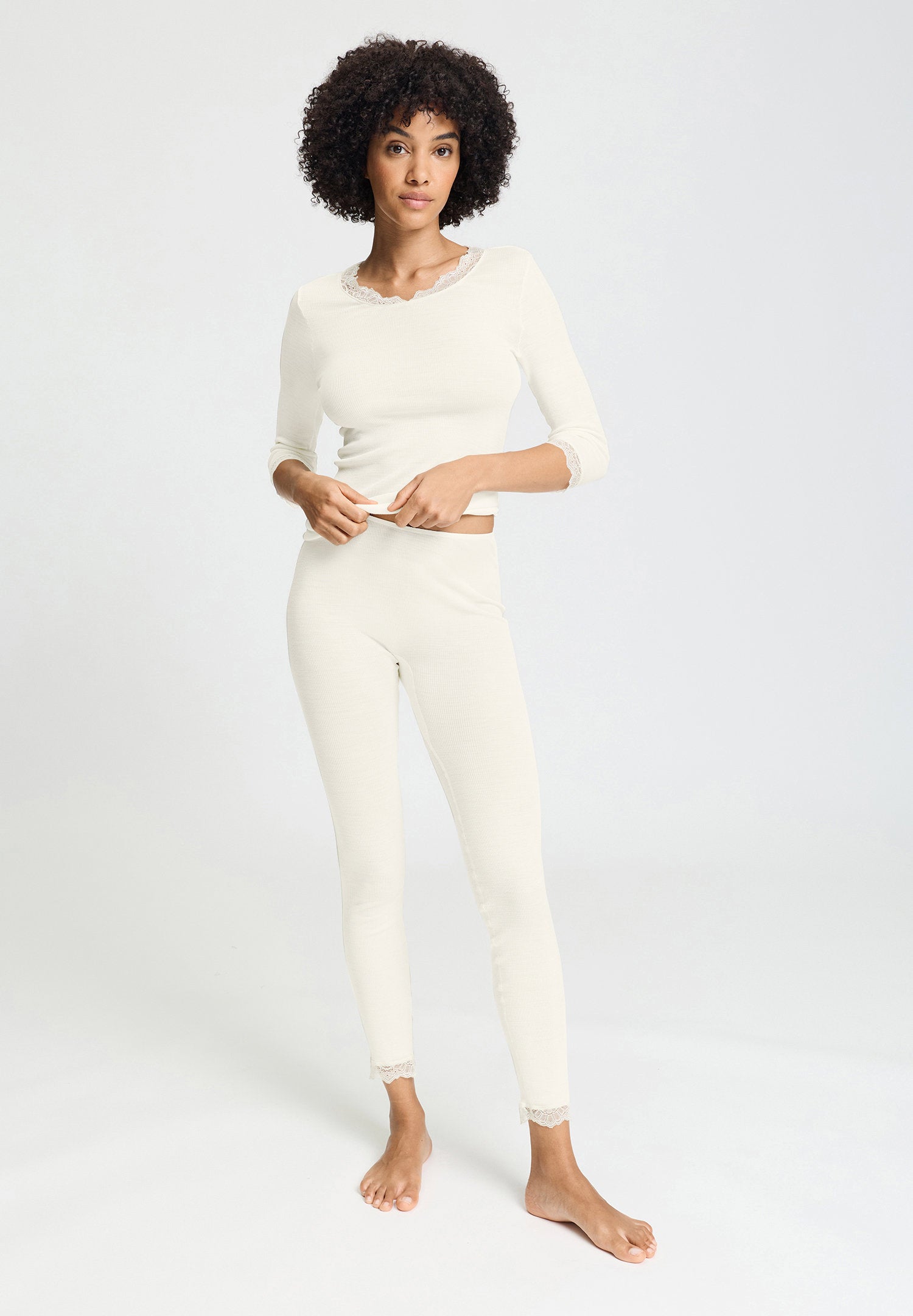 hanro-woolen-lace-leggings-misty-white-wolle-seide image 5