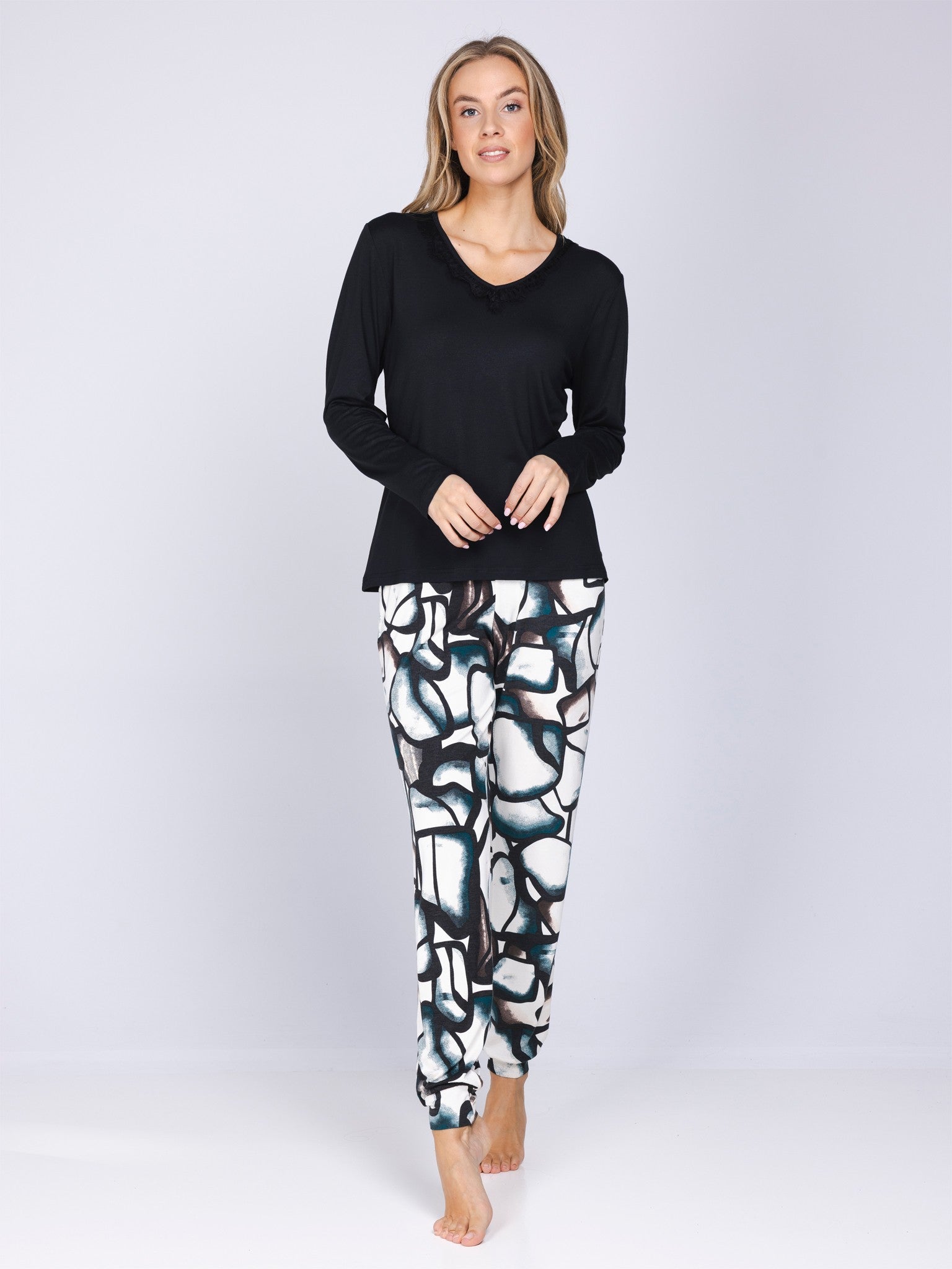 pastunette-premium-midnight-haze-pyjama-damen-schwarz-viskose image 2