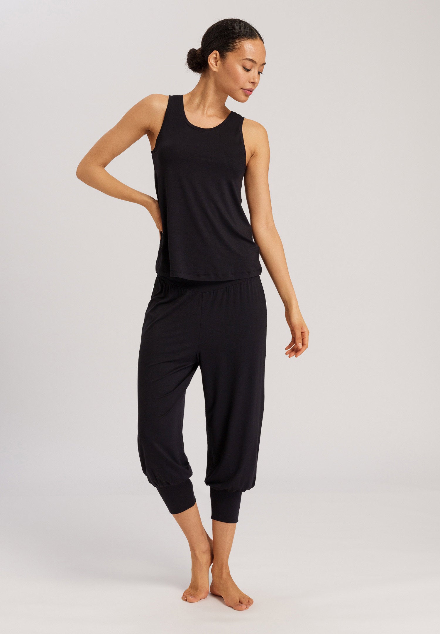 hanro-yoga-hose-black-beauty-lang-tencel-modal image 8