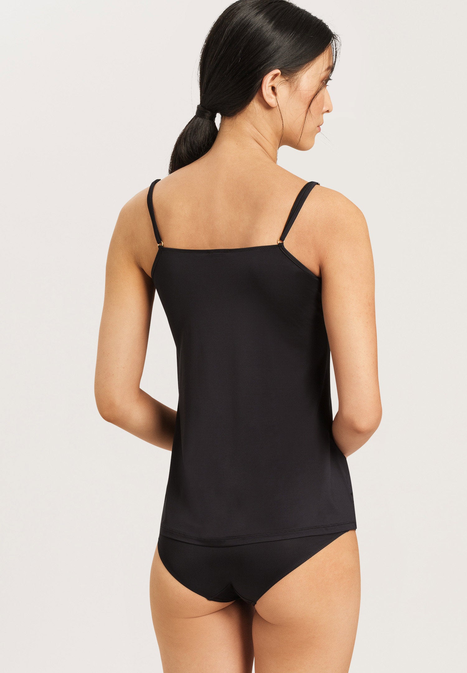 hanro-satin-deluxe-spaghettitop-071063-top-schwarz-viskose image 4