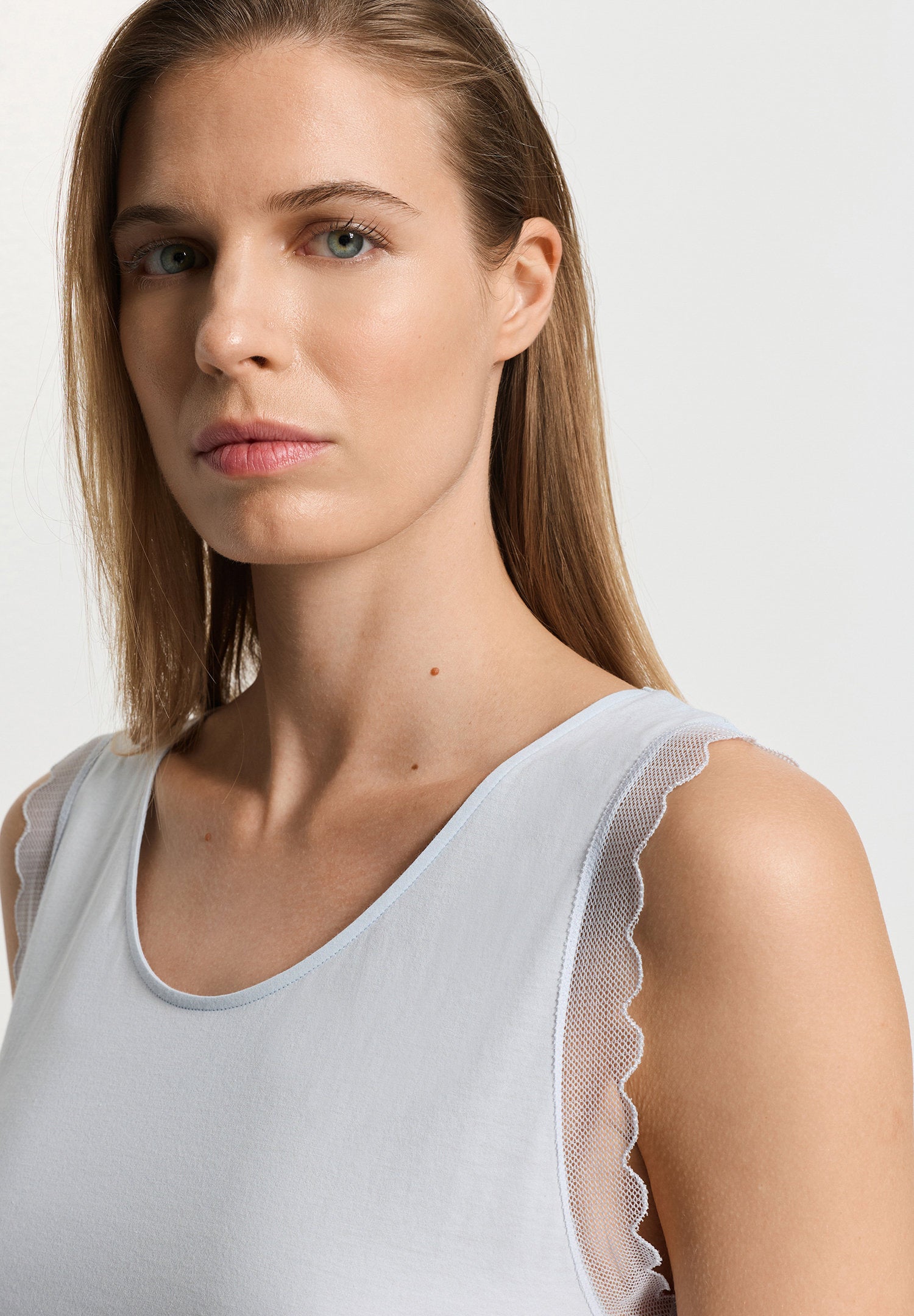 hanro-inaya-kurzpyjama-rmellos-watery-blue-pima-cotton image 6