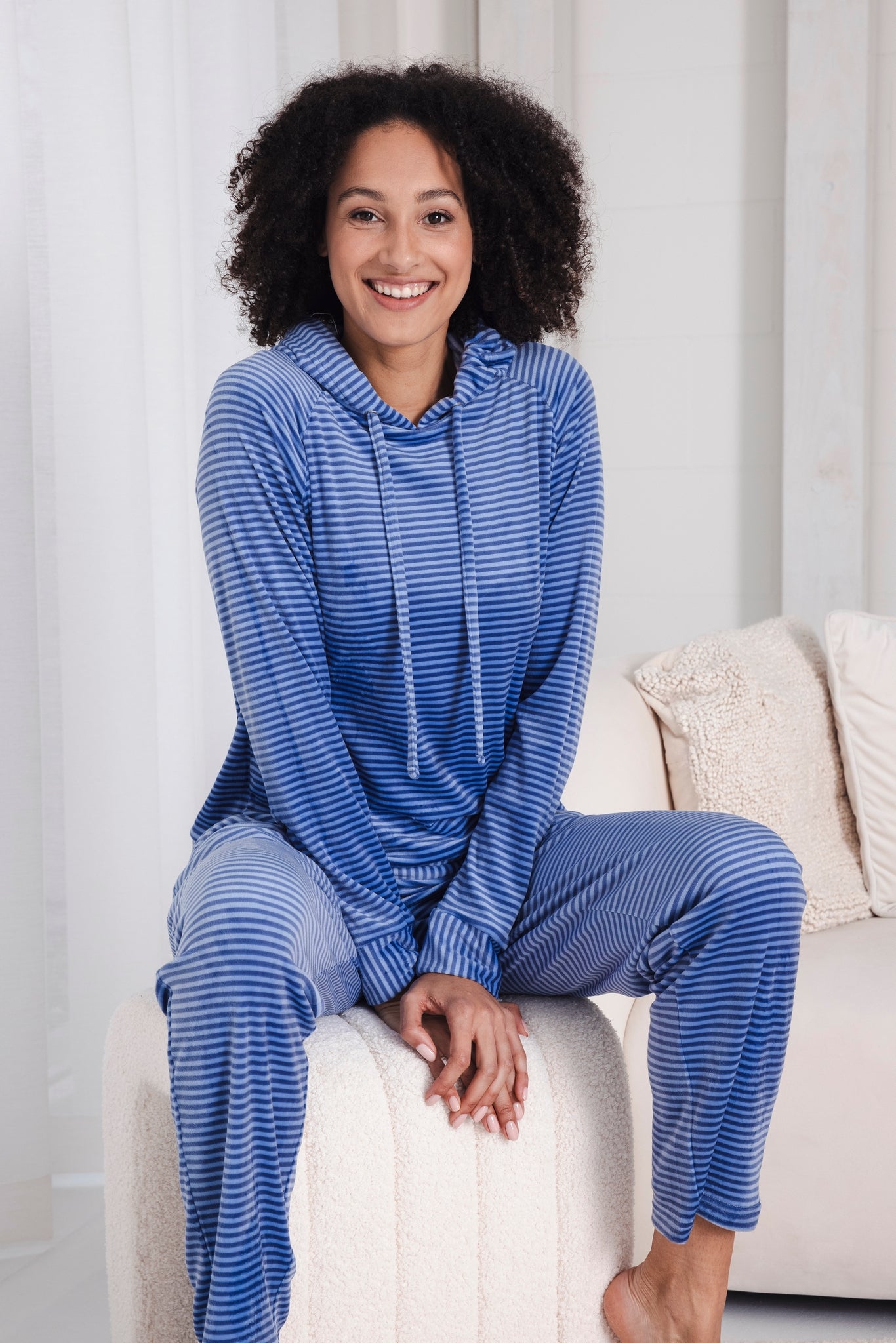 rebelle-frozen-sky-hausanzug-blau-gestreift-fleece-kapuze image 6