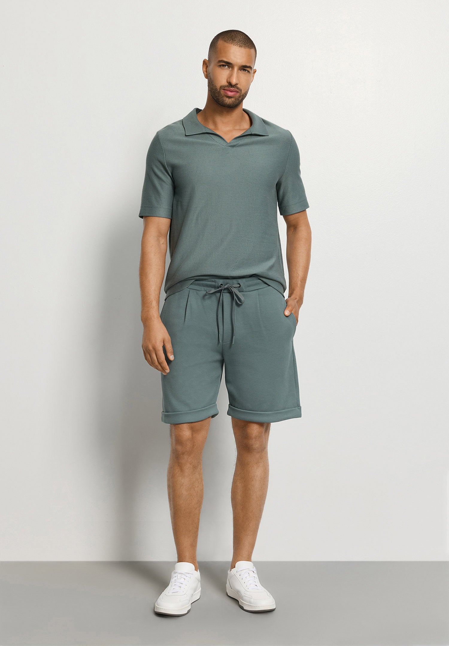 hanro-travelwear-short-pants-herrenshorts-studio-green-bio image 5