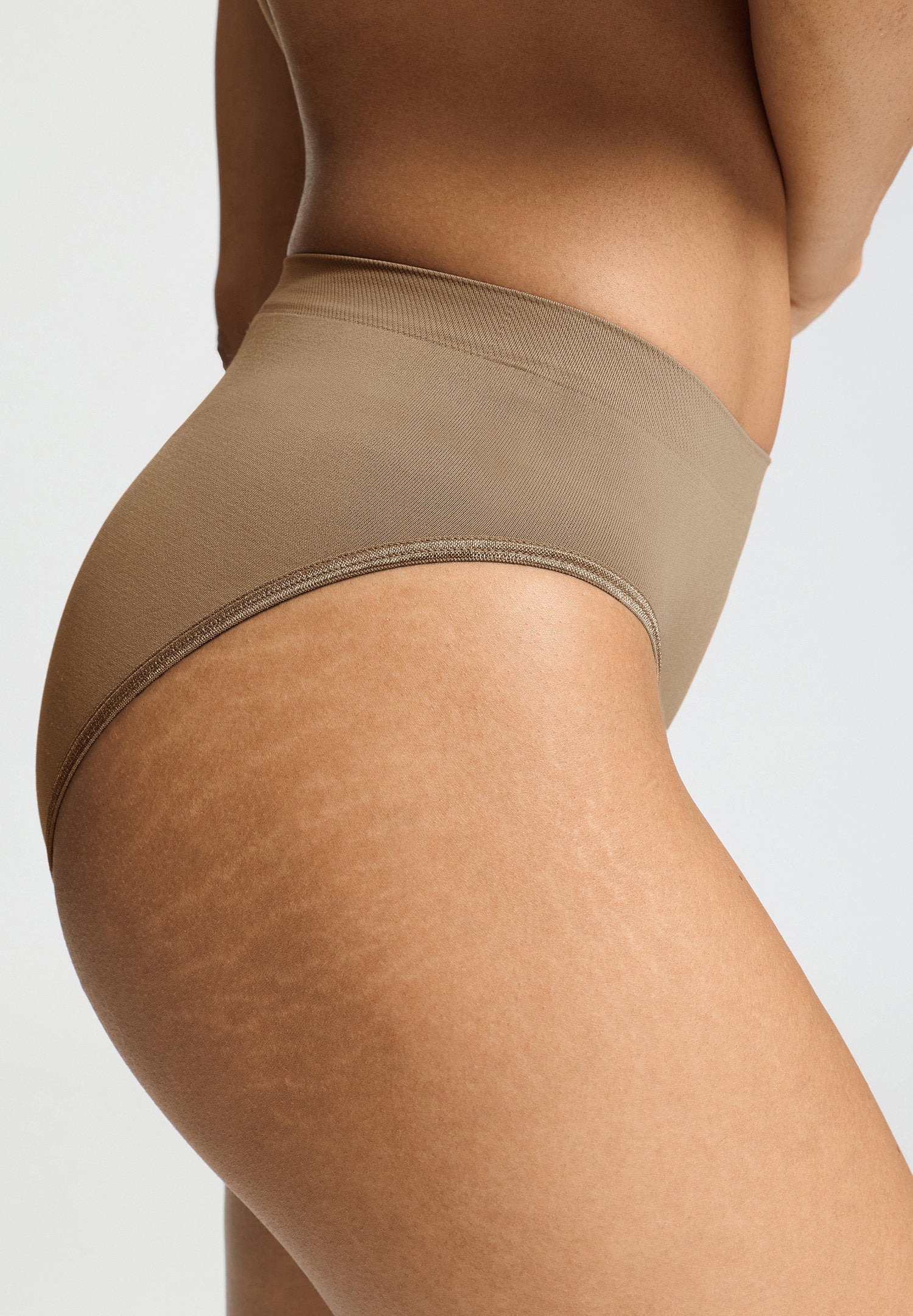 hanro-touch-feeling-midi-briefs-slip-suede-camel-microfaser image 6