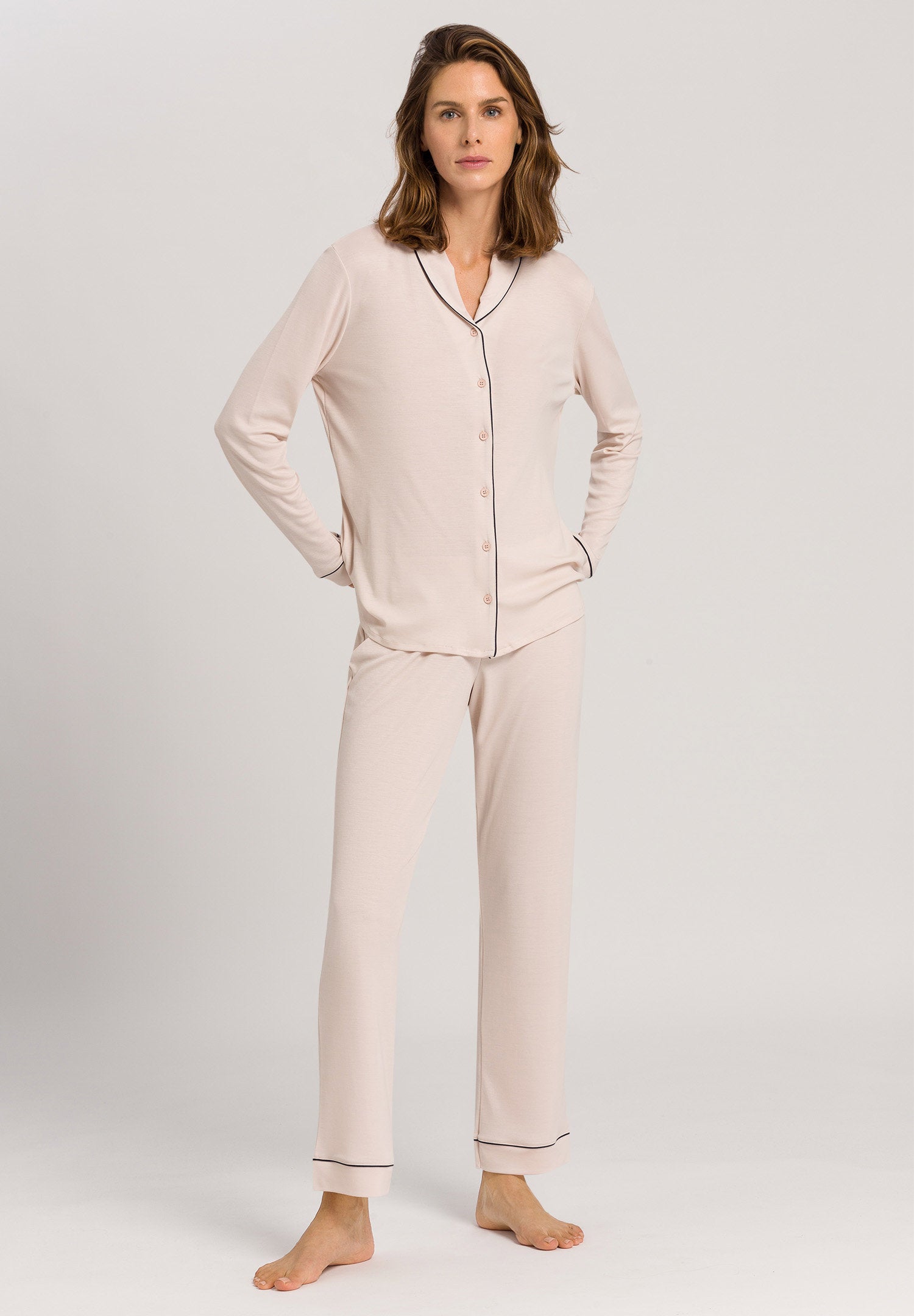 hanro-natural-comfort-langarm-pyjama-almond-tencel-damen image 2
