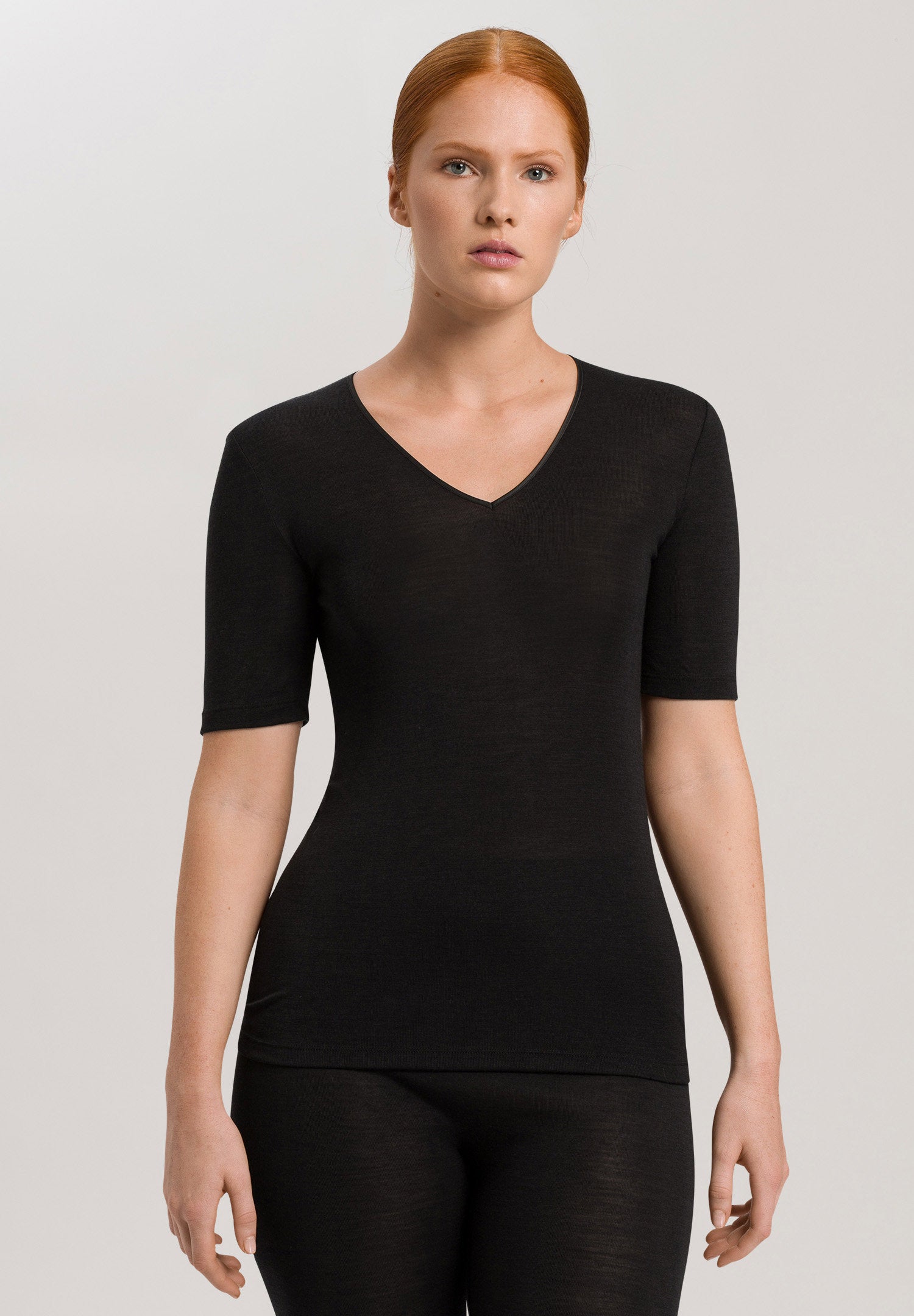 hanro-woolen-silk-kurzarm-shirt-schwarz-wolle-seide image 2