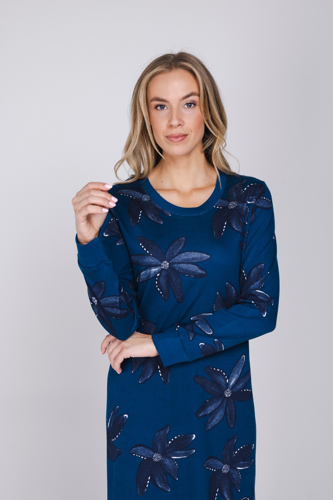 pastunette-premium-blue-mirage-nachthemd-blau-blumen-interlock image 4