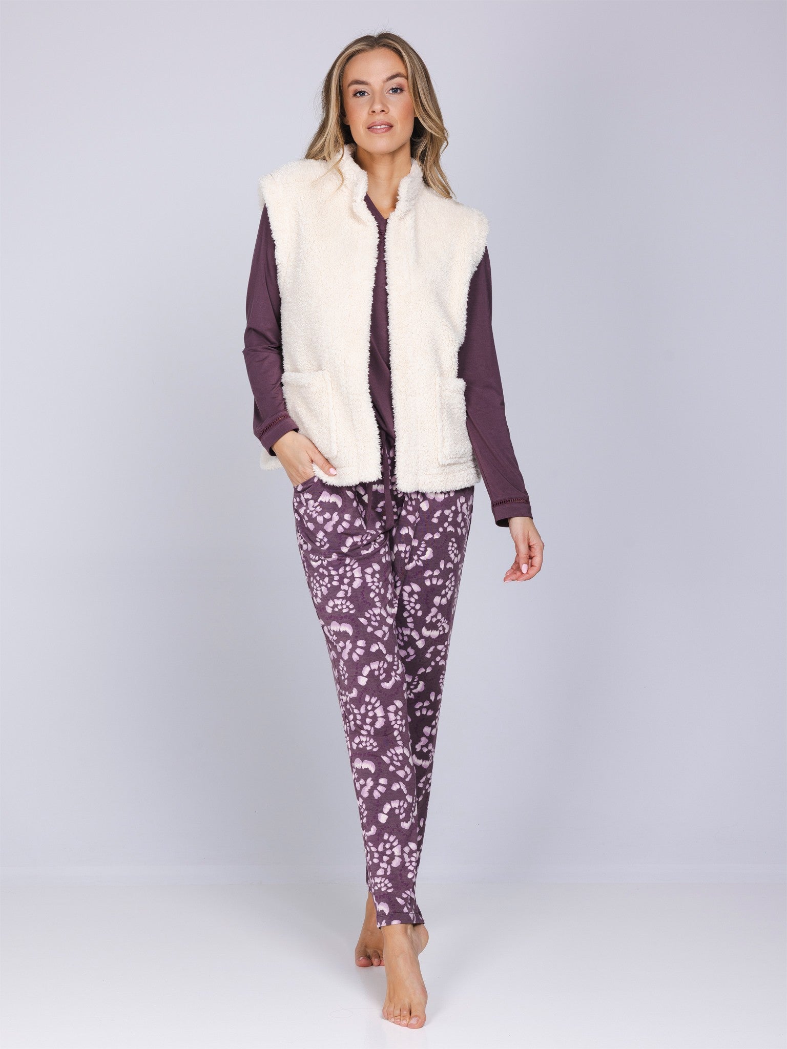pastunette-premium-bodywarmer-wei-weste-loungewear image 5