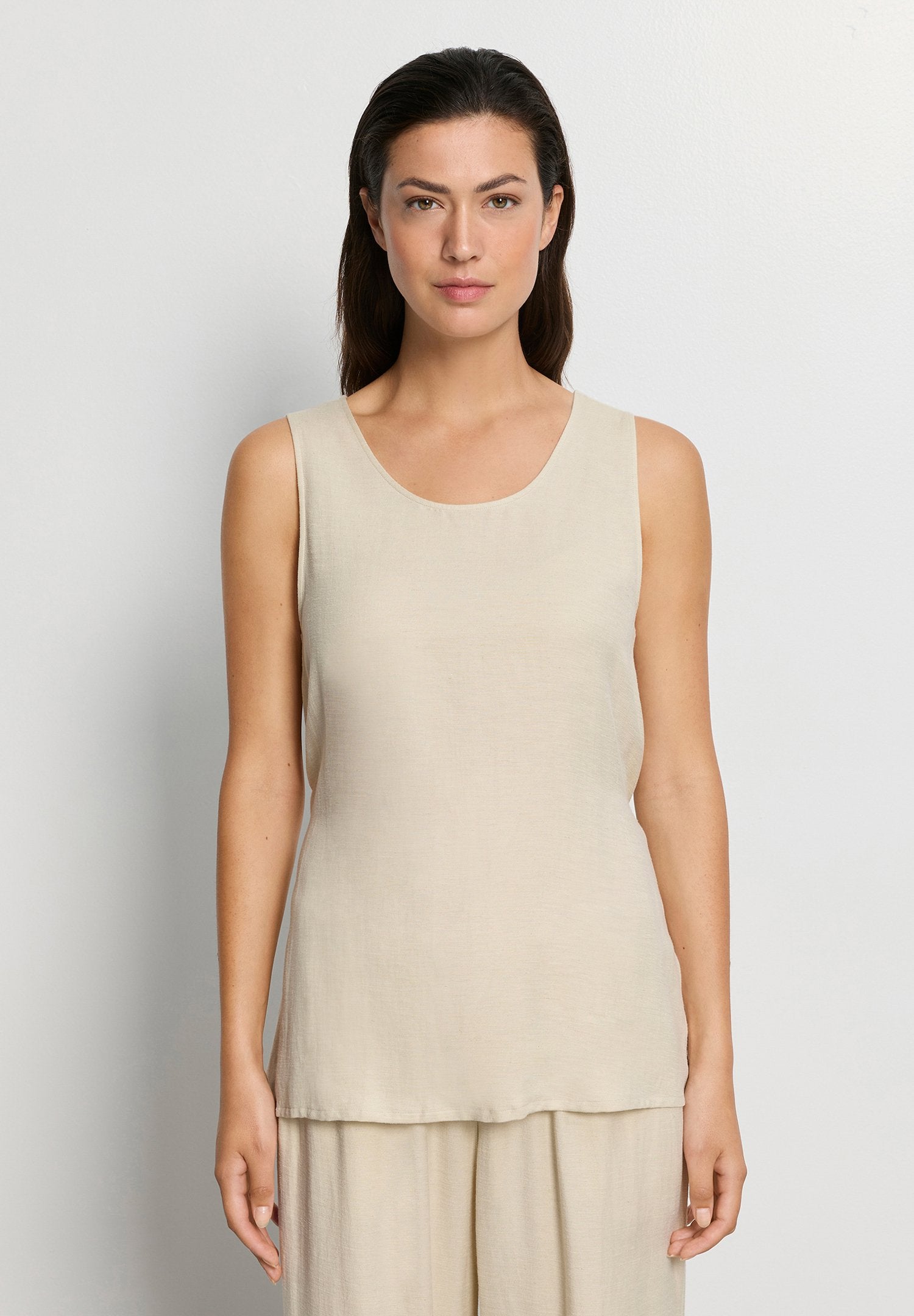 hanro-urban-casuals-tank-top-oyster-gray-leinen image 2