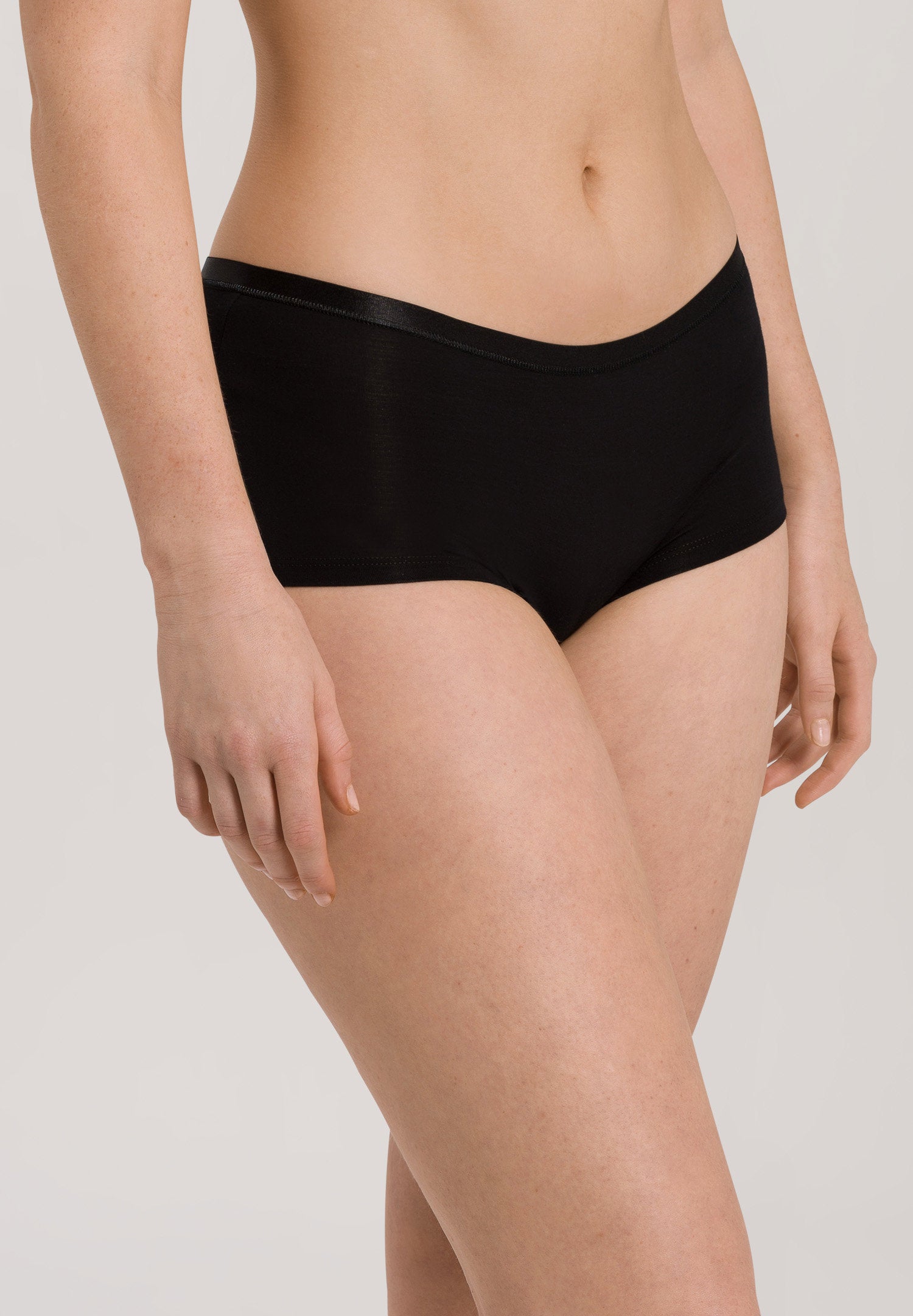 hanro-soft-touch-panty-slip-schwarz-tencel-modal image 2