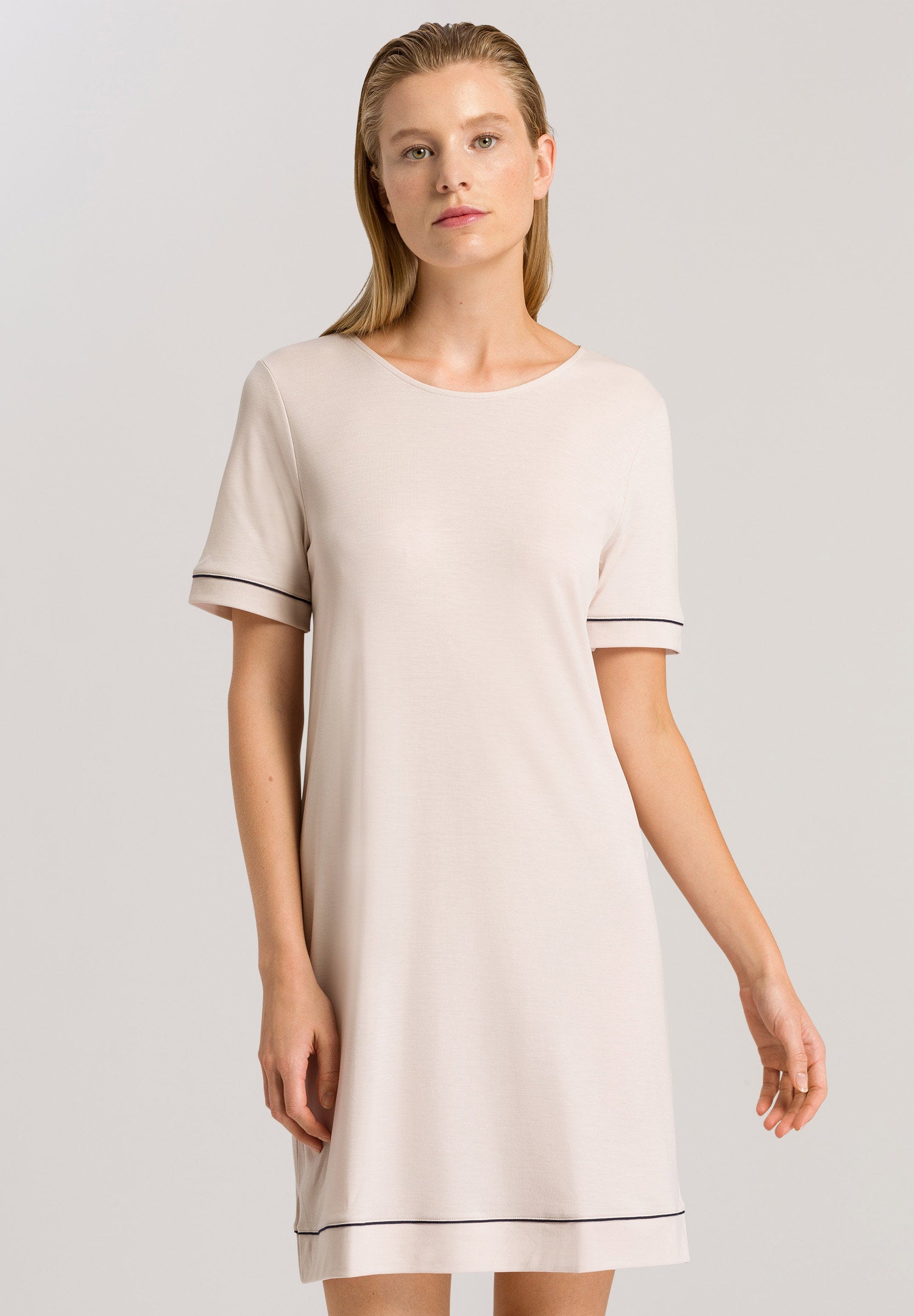 hanro-natural-comfort-nachthemd-almond-kurzarm-tencel image 2