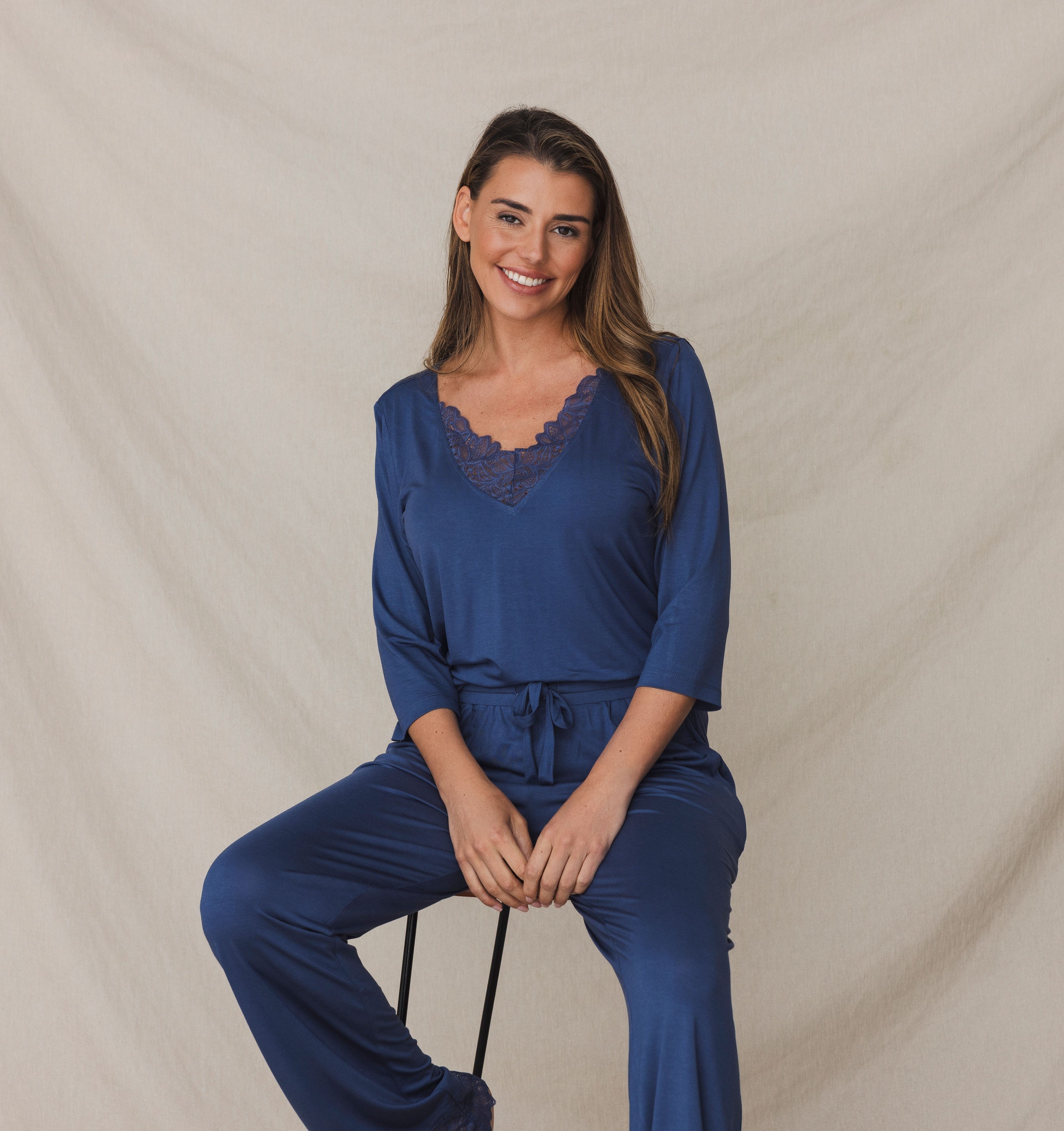 pastunette-premium-midnight-pyjama-blau-viskose-spitze image 5