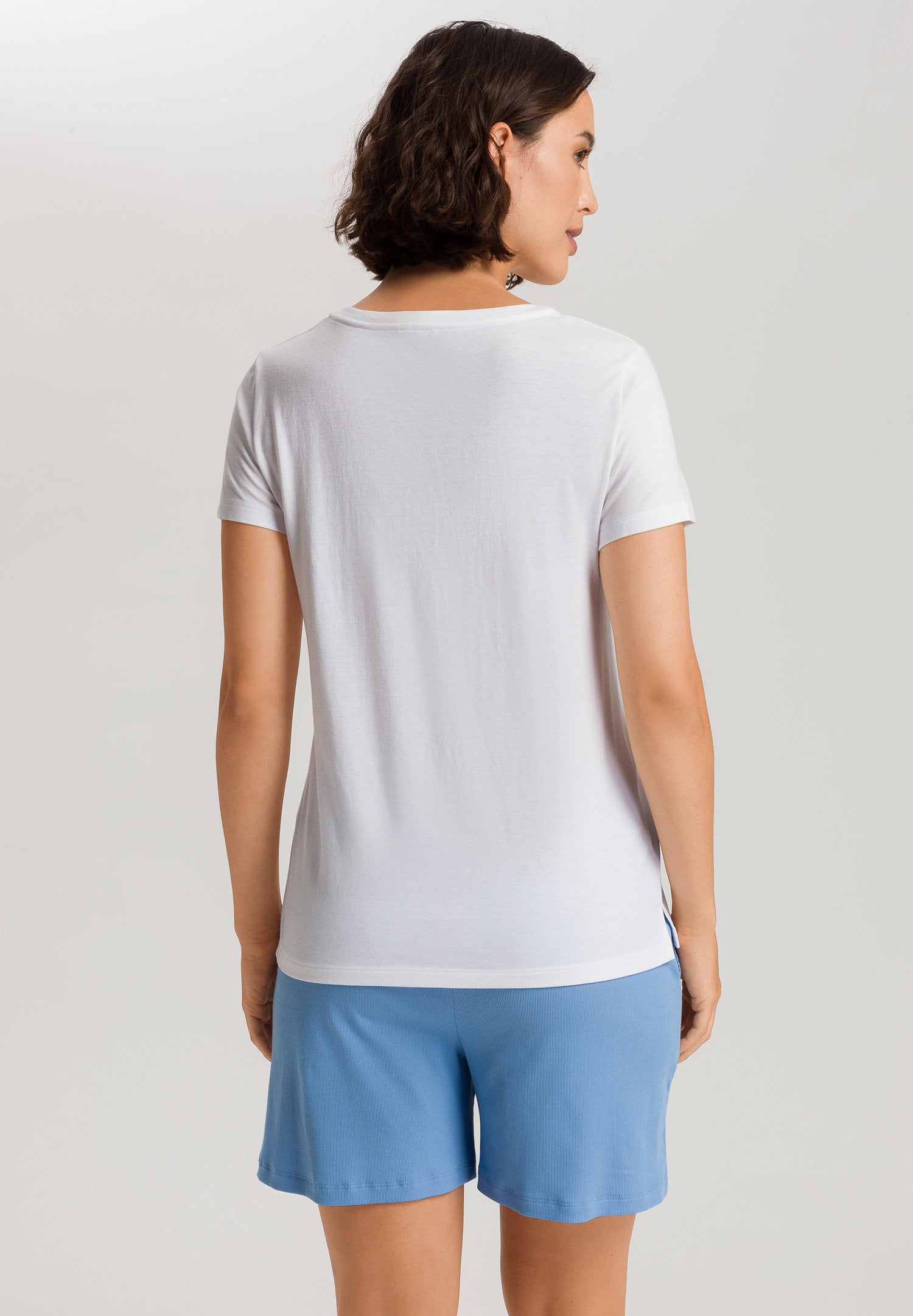 hanro-sleep-lounge-shirt-kurzarm-wei-tencel-modal image 4