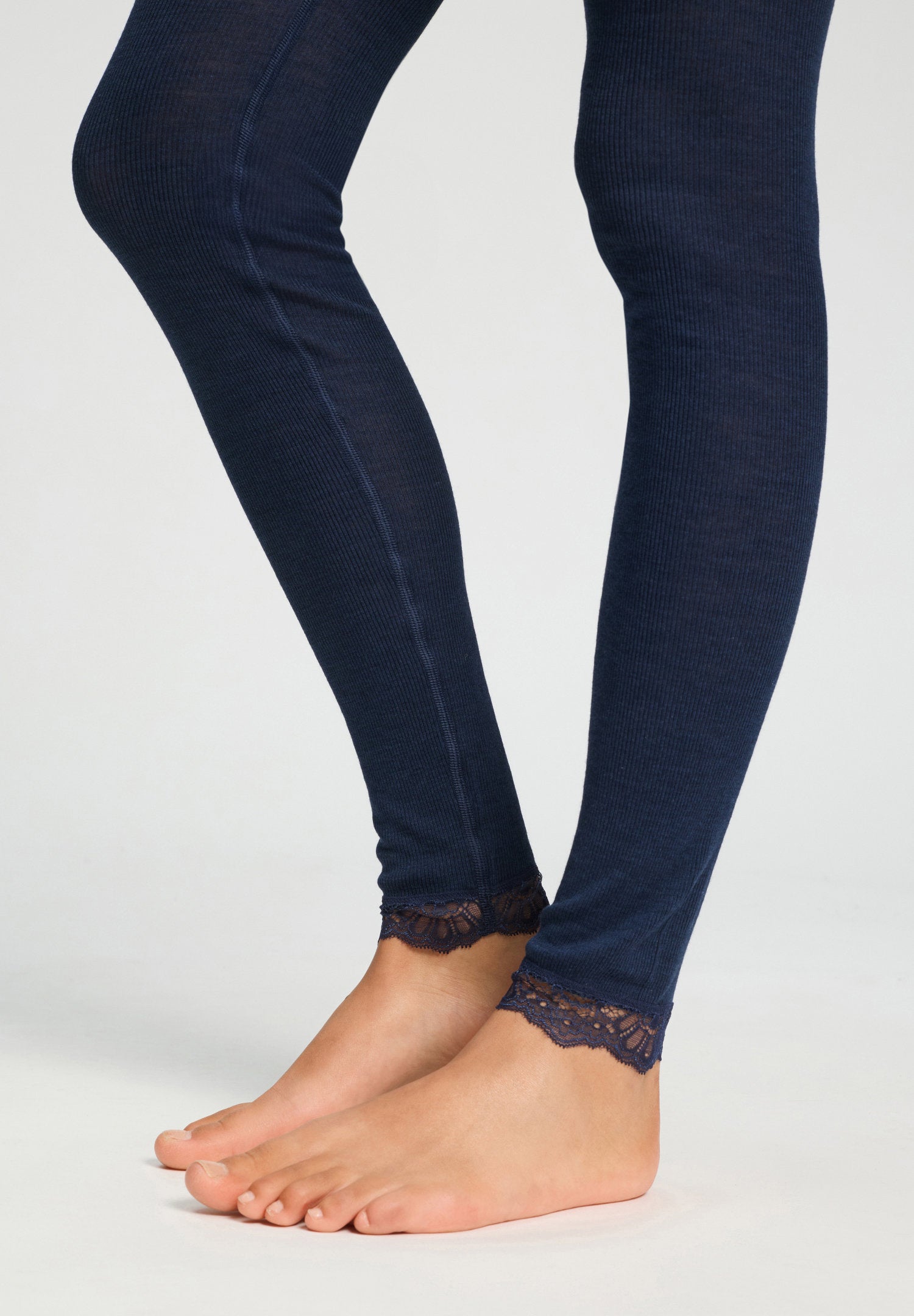 hanro-woolen-lace-leggings-thermoleggings-deep-navy-wolle-seide image 6