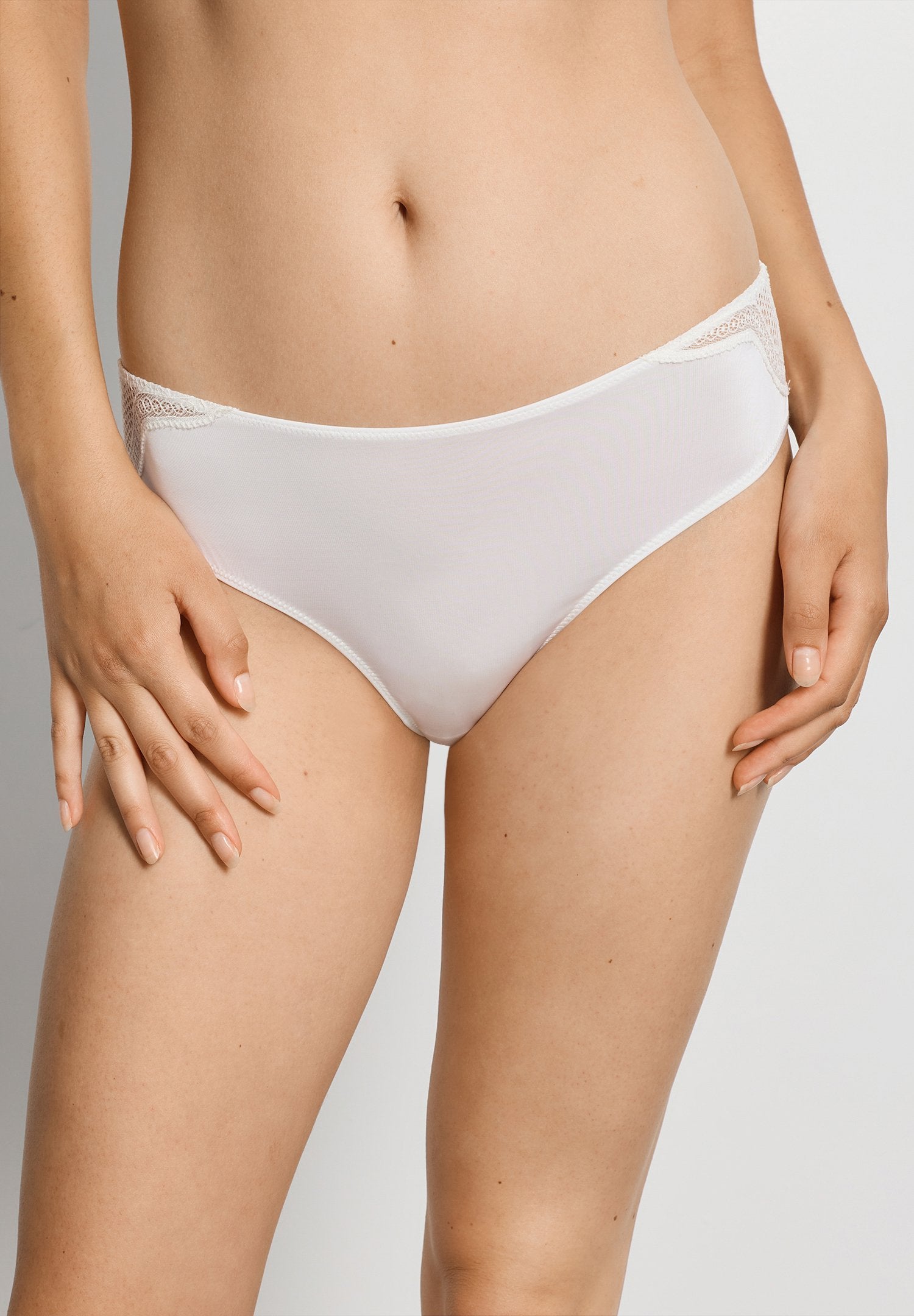 hanro-cira-midi-briefs-slip-off-white-spitze image 2
