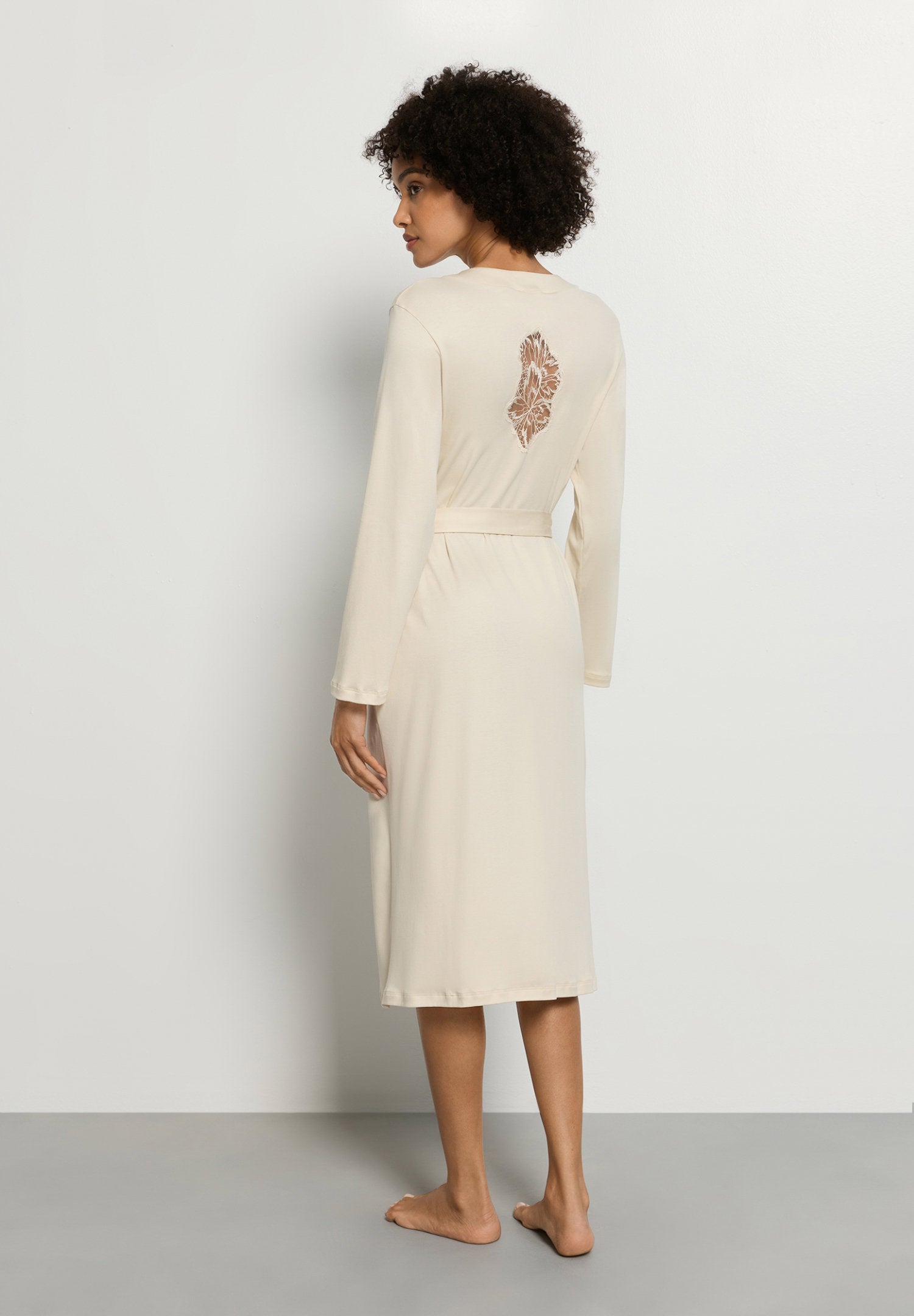 hanro-belen-nw-robe-115cm-morgenmantel-summer-sand image 4