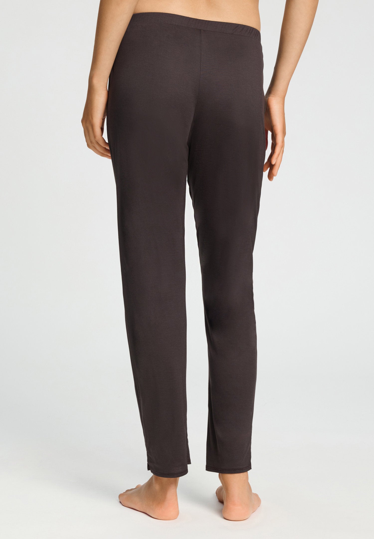 hanro-grand-central-pyjamahose-dark-mocha-seide-modal image 4