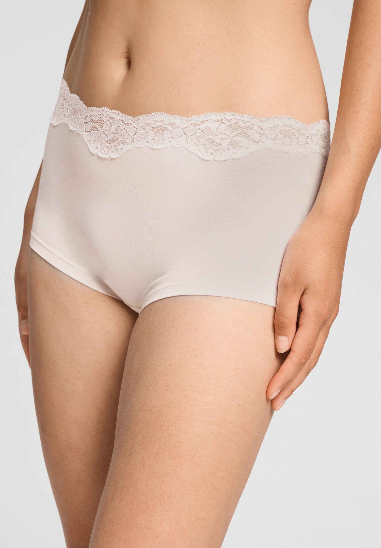 hanro-dana-panty-slip-moonlight-mit-spitze-aus-tencel image 2