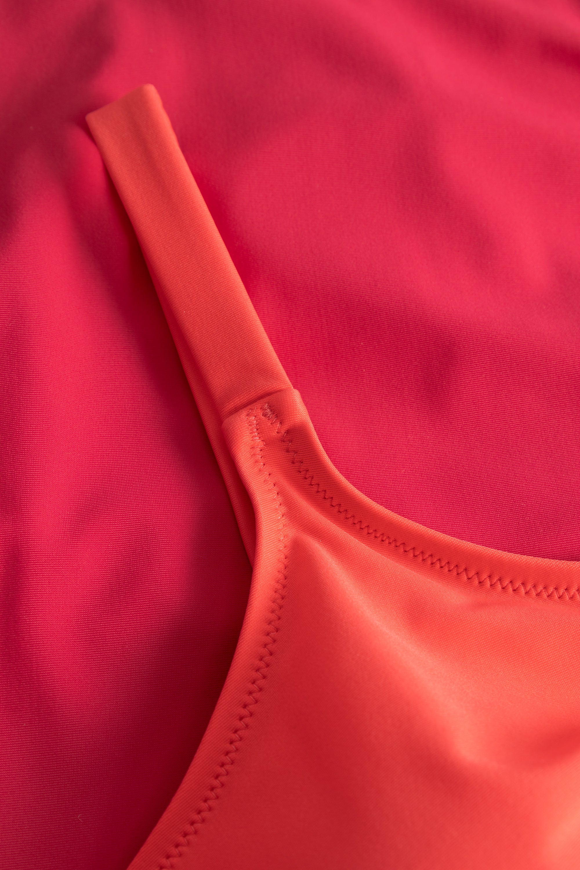 r-sch-be-happy-badeanzug-rot-colourblocking-cup image 4