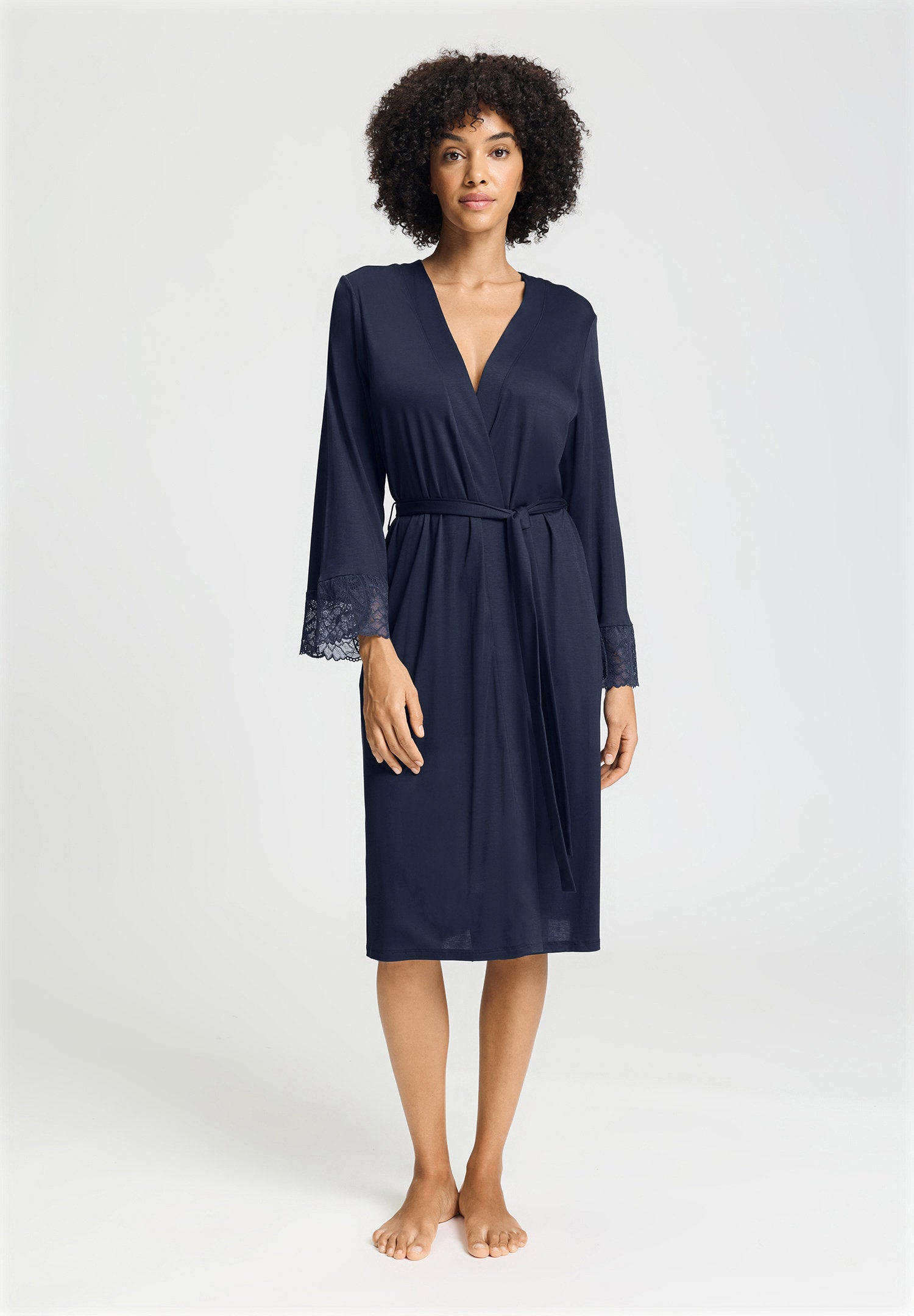 hanro-azelia-nw-robe-110cm-morgenmantel-deep-navy-spitze image 2