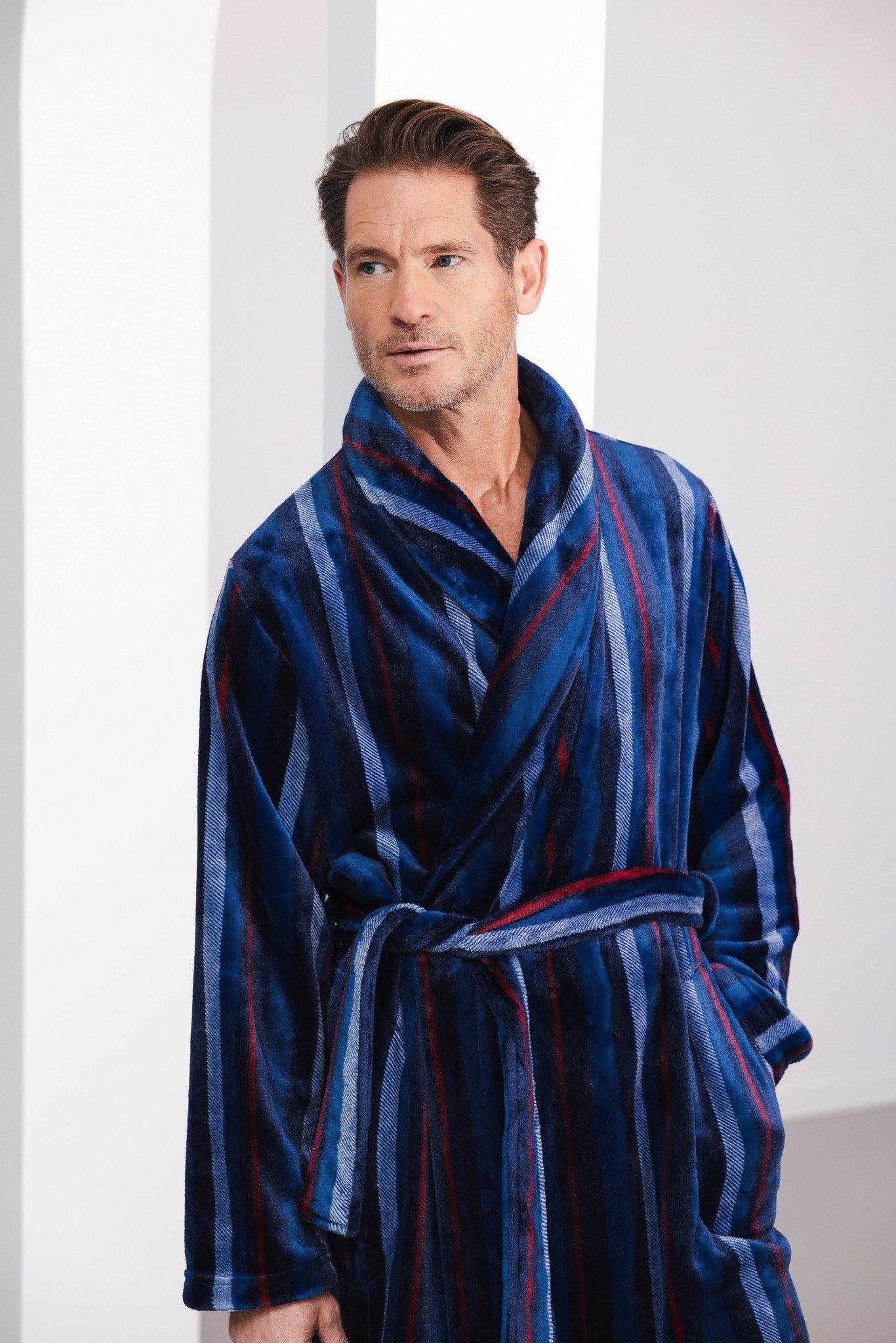 pastunette-northern-nights-morgenmantel-herren-blau-streifen-fleece image 2
