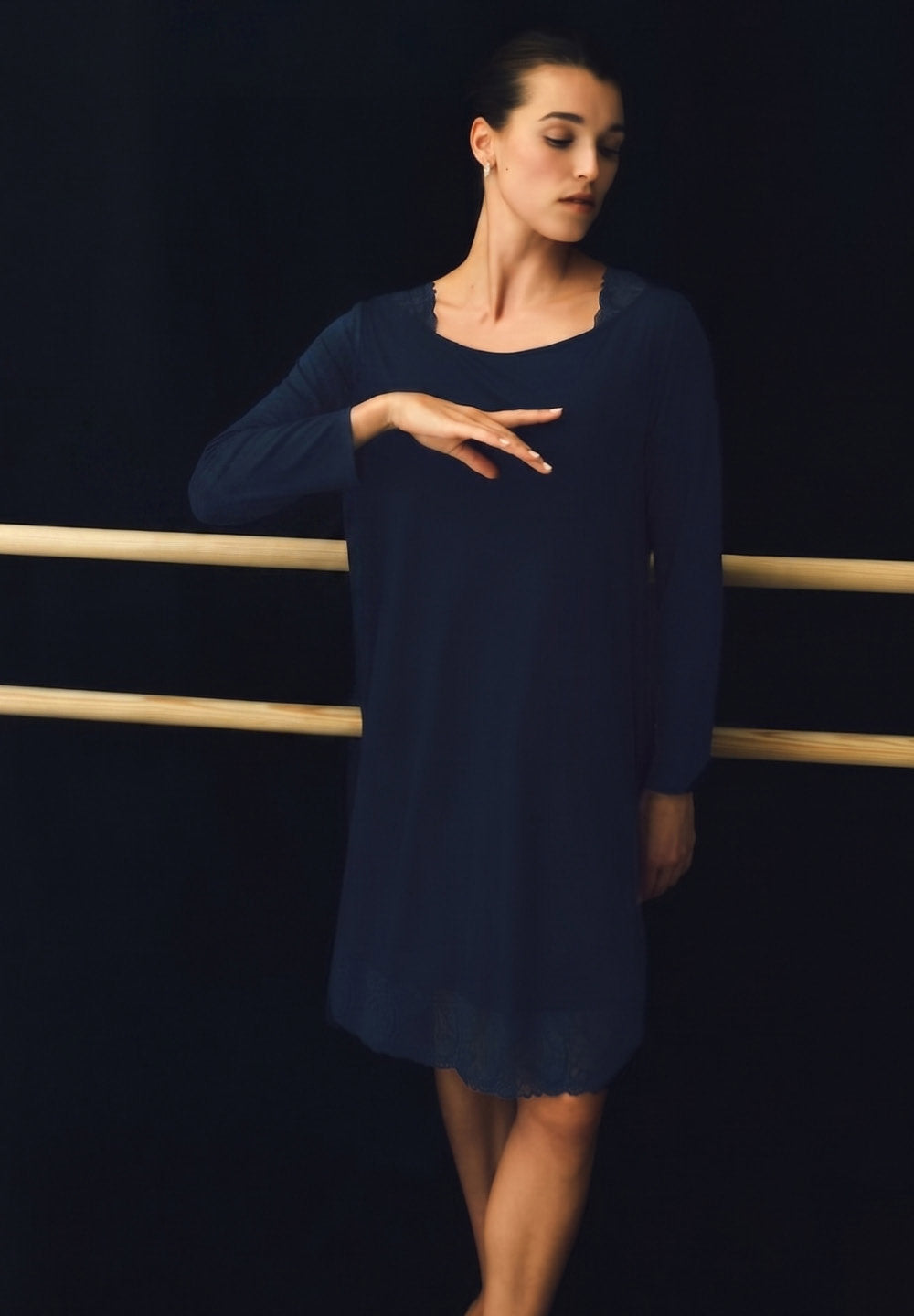 hanro-azelia-074703-nachthemd-deep-navy-langarm-tencel image 1