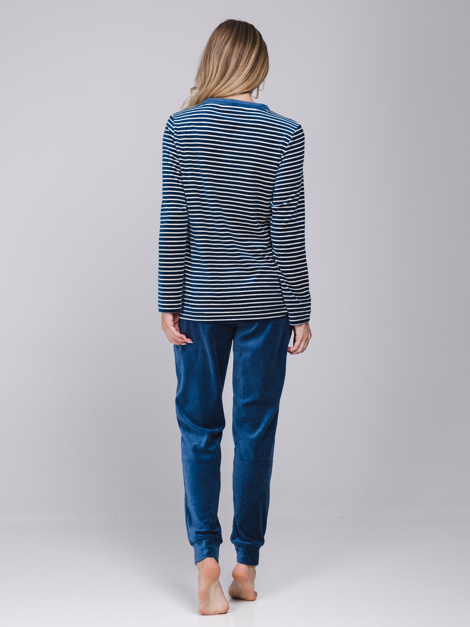 pastunette-nordic-bloom-pyjama-damen-blau-velours-gestreift image 4