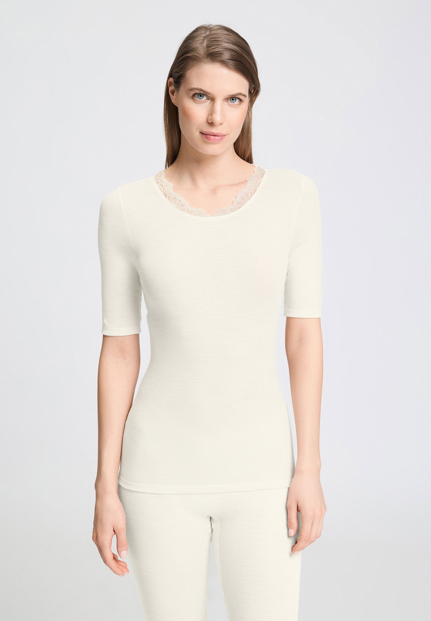 hanro-woolen-lace-shirt-kurzarm-misty-white-wolle-seide image 2