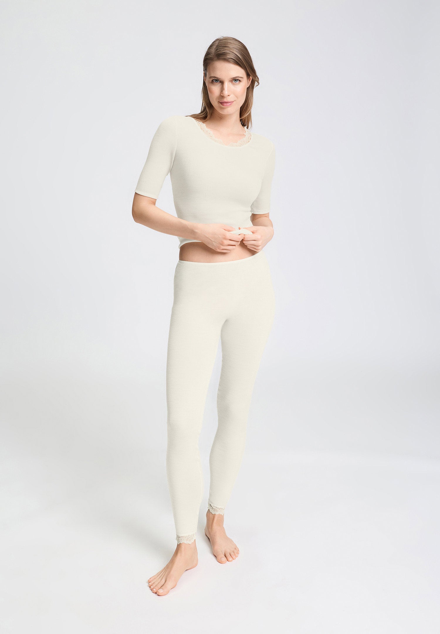 hanro-woolen-lace-shirt-kurzarm-misty-white-wolle-seide image 5