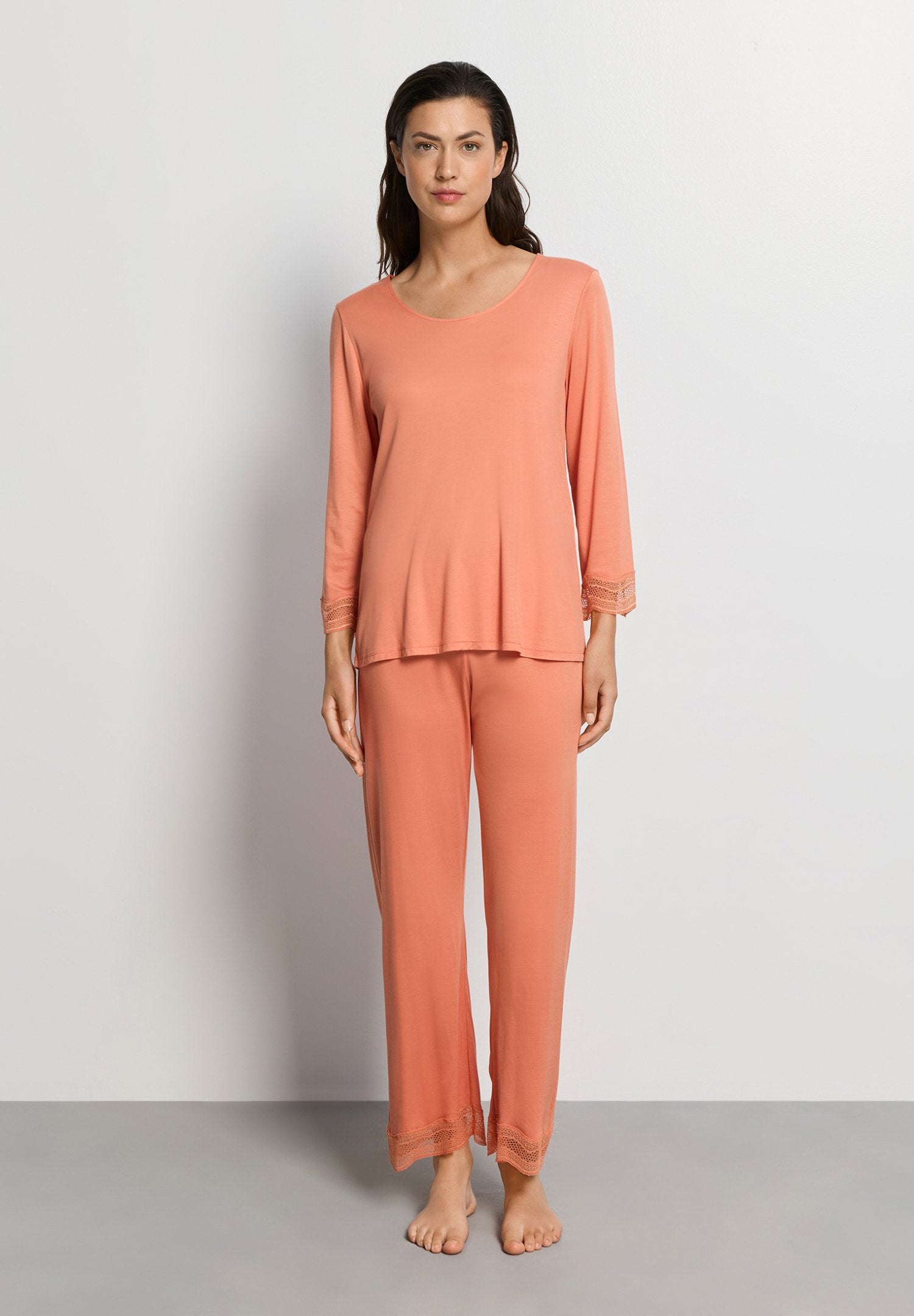 hanro-cira-pyjama-074743-damen-set-light-carnelian-tencel-spitze image 2