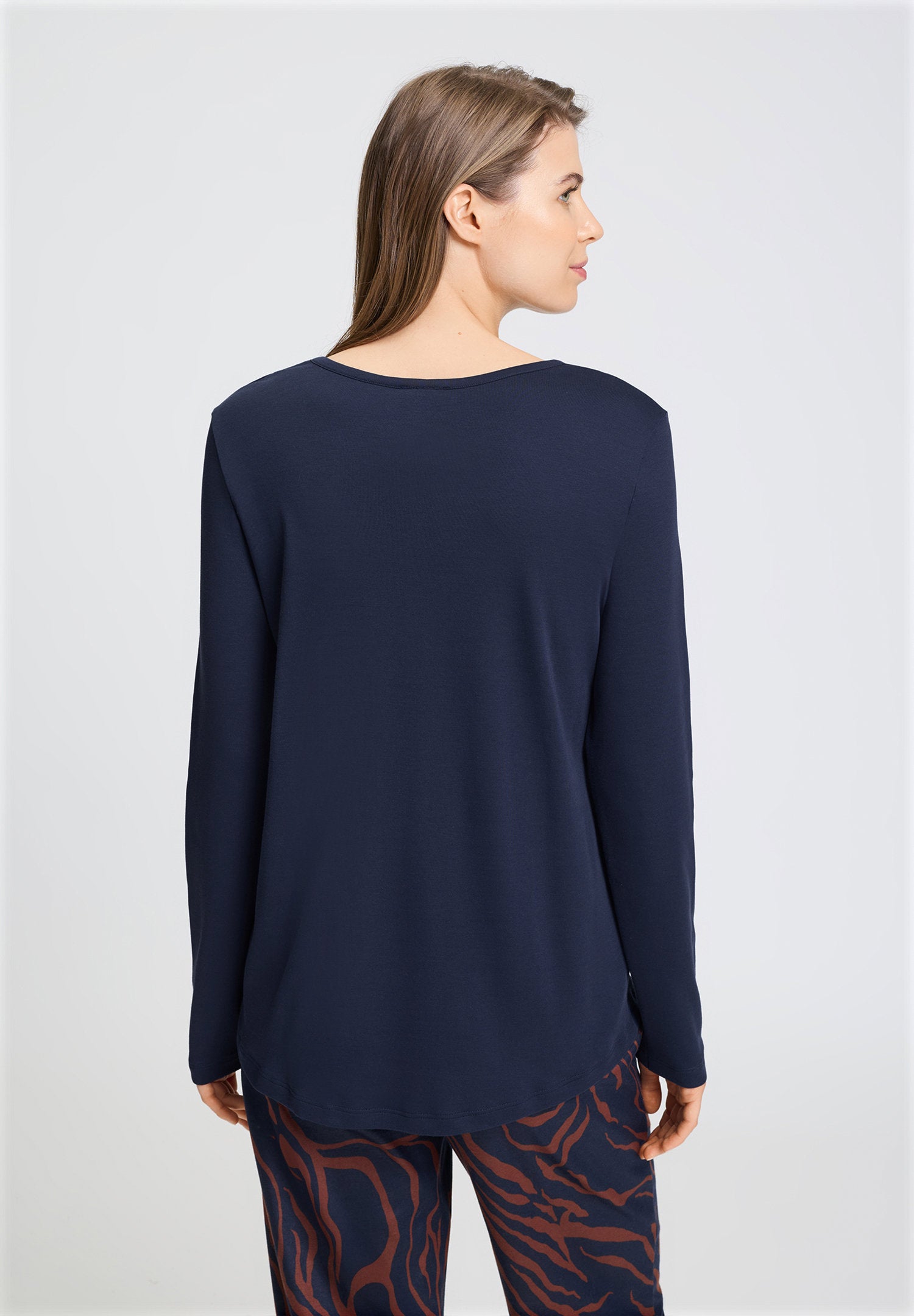 hanro-loungy-nights-langarm-shirt-deep-navy-baumwolle image 4