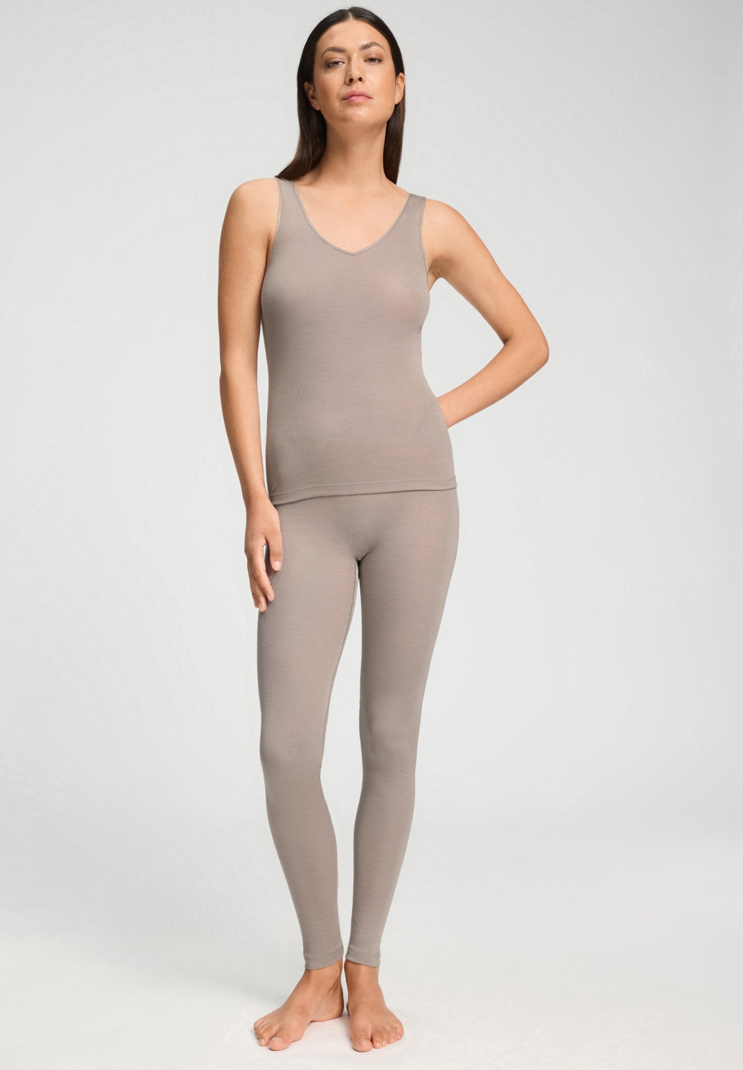 hanro-woolen-silk-tank-top-damen-rose-grey-wolle-seide image 5