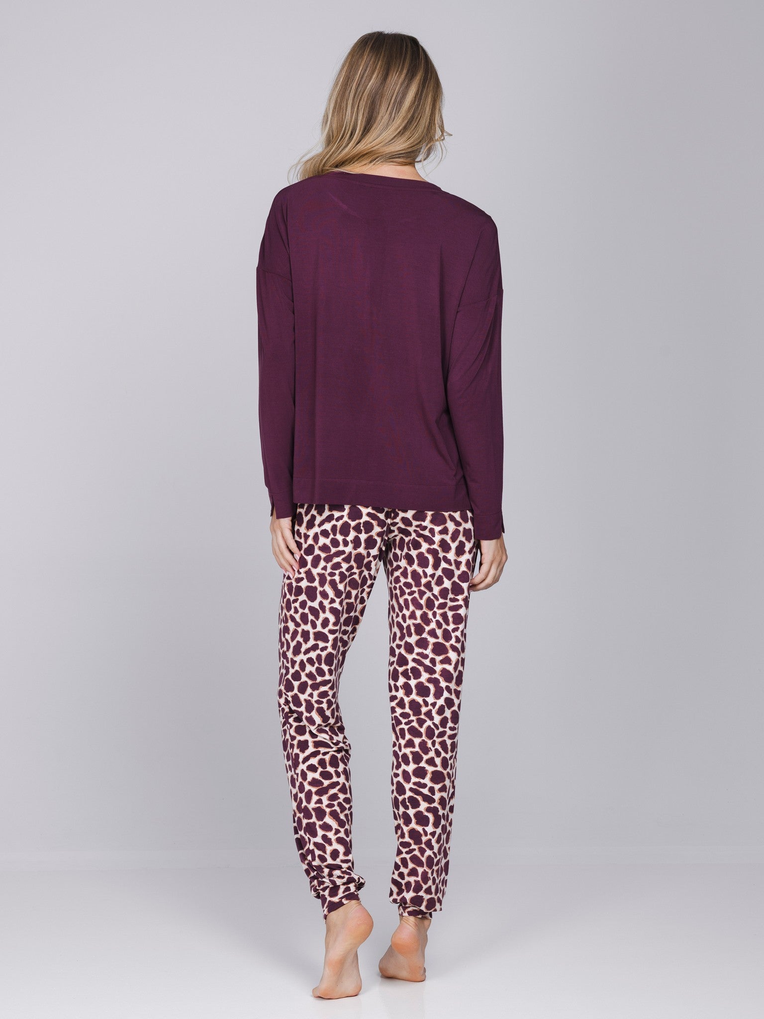 pastunette-premium-satin-wild-pyjama-lila-modal-tierprint image 4