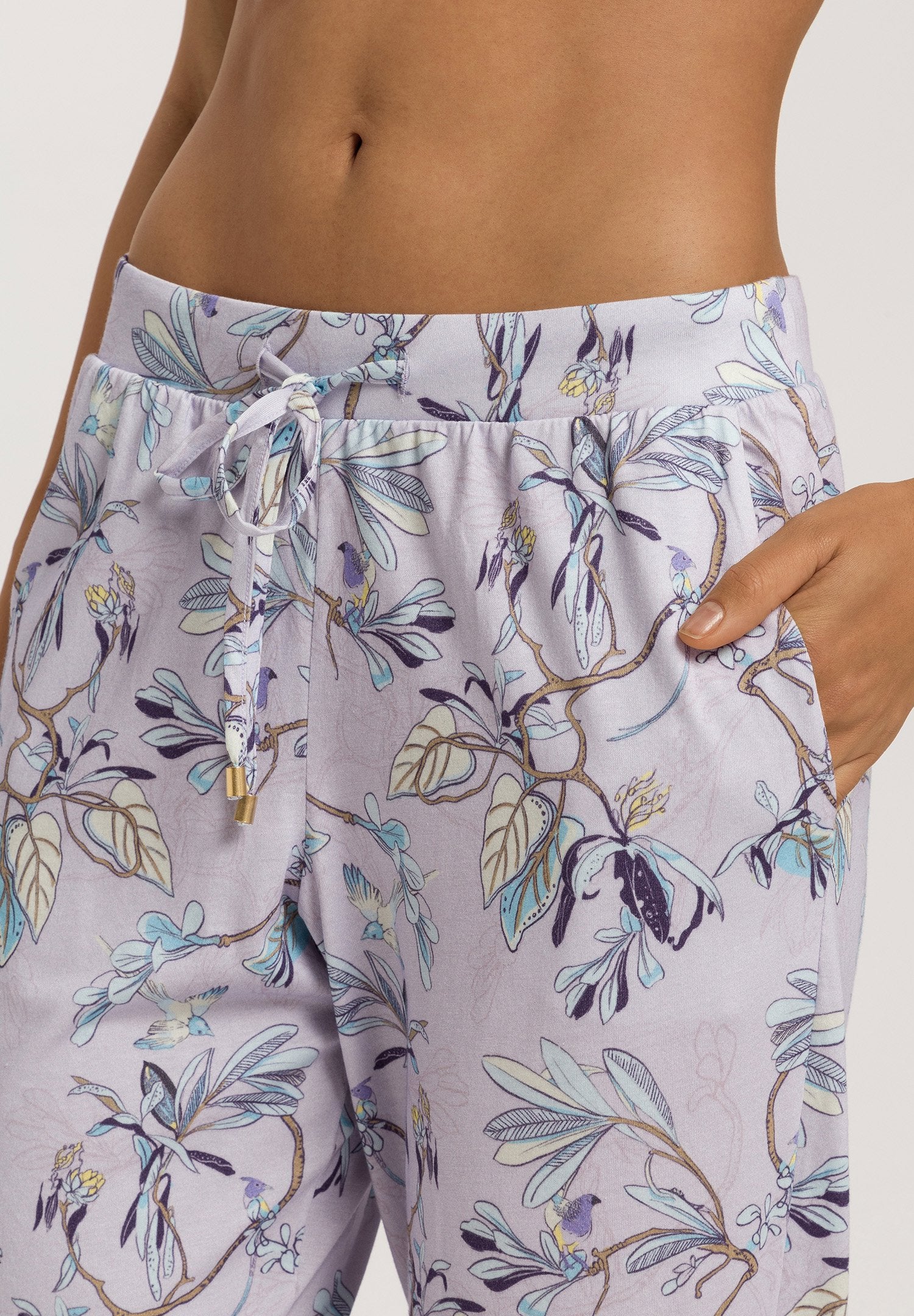 hanro-sleep-lounge-hose-lang-secret-garden-modal image 6