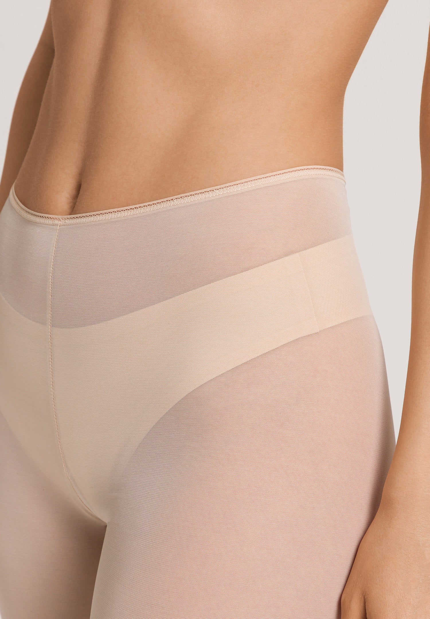 hanro-smooth-illusion-short-pants-beige-t-ll-radler image 6